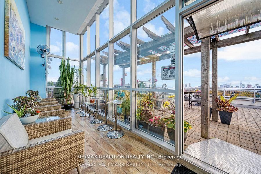 225 Wellesley Street E 709