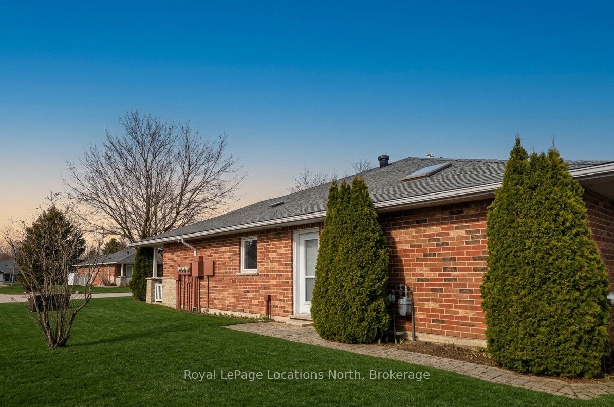 275 Huron Street 23