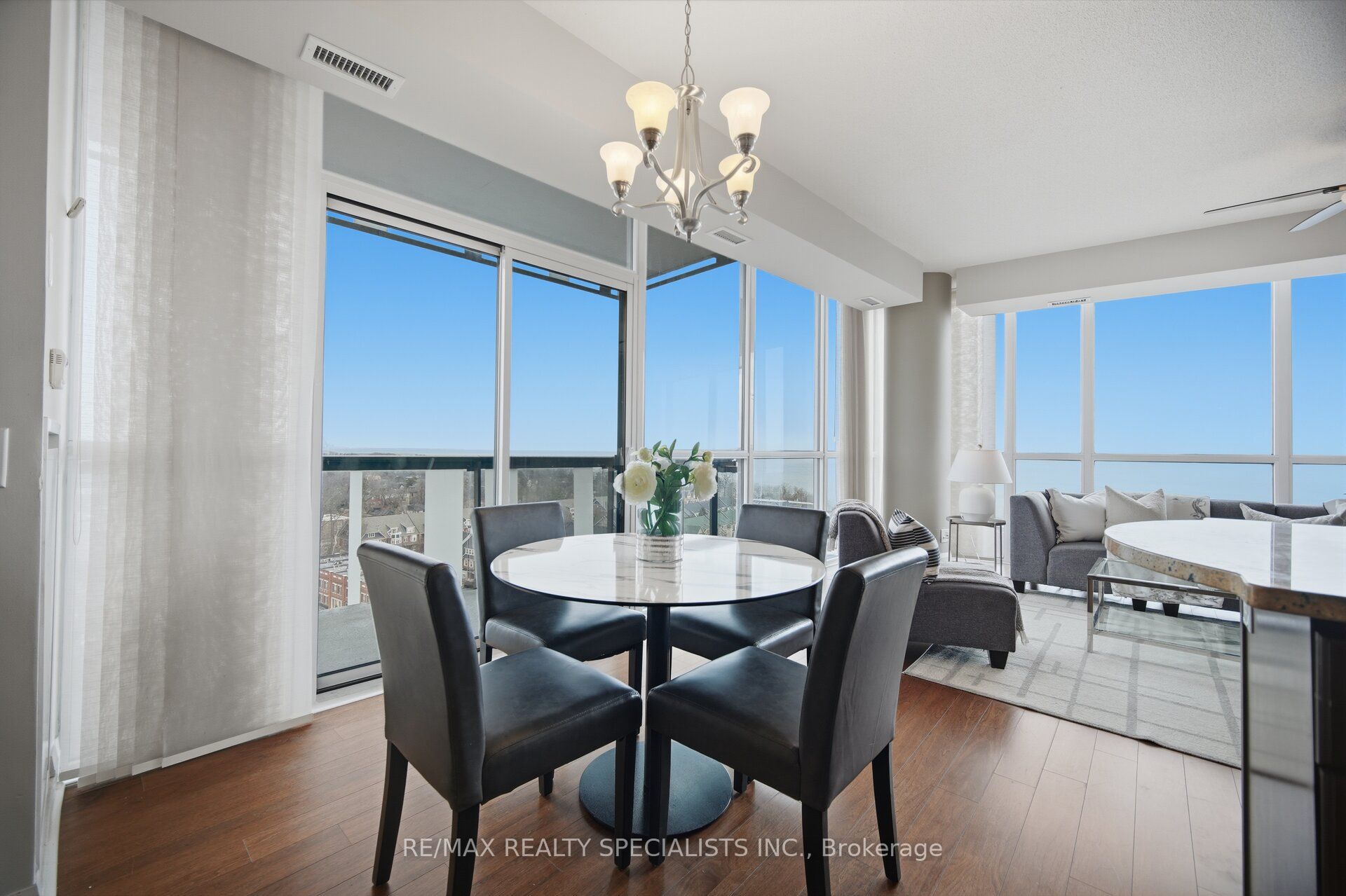 1 Hurontario Street 1204