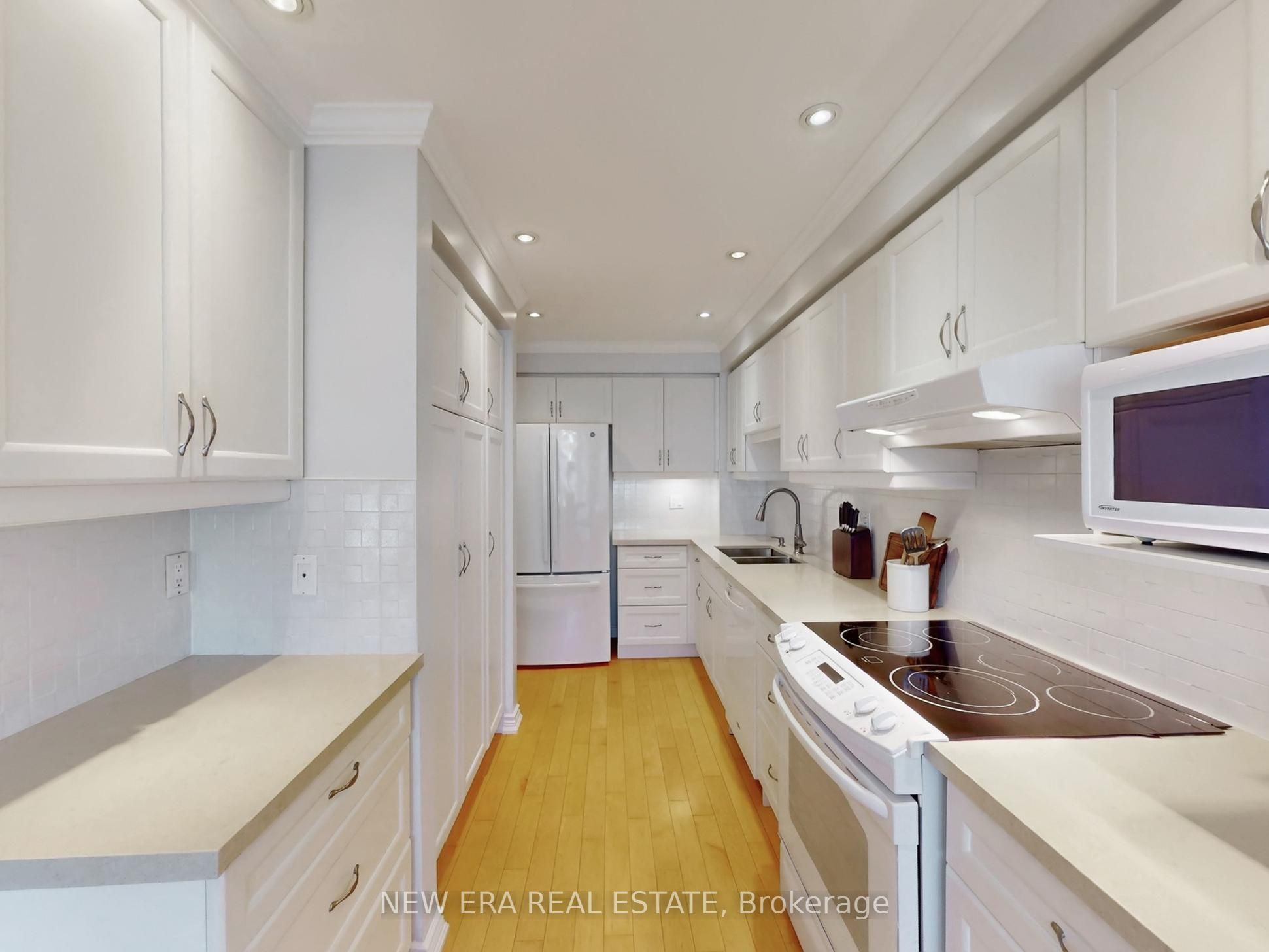 5490 Glen Erin Drive 18