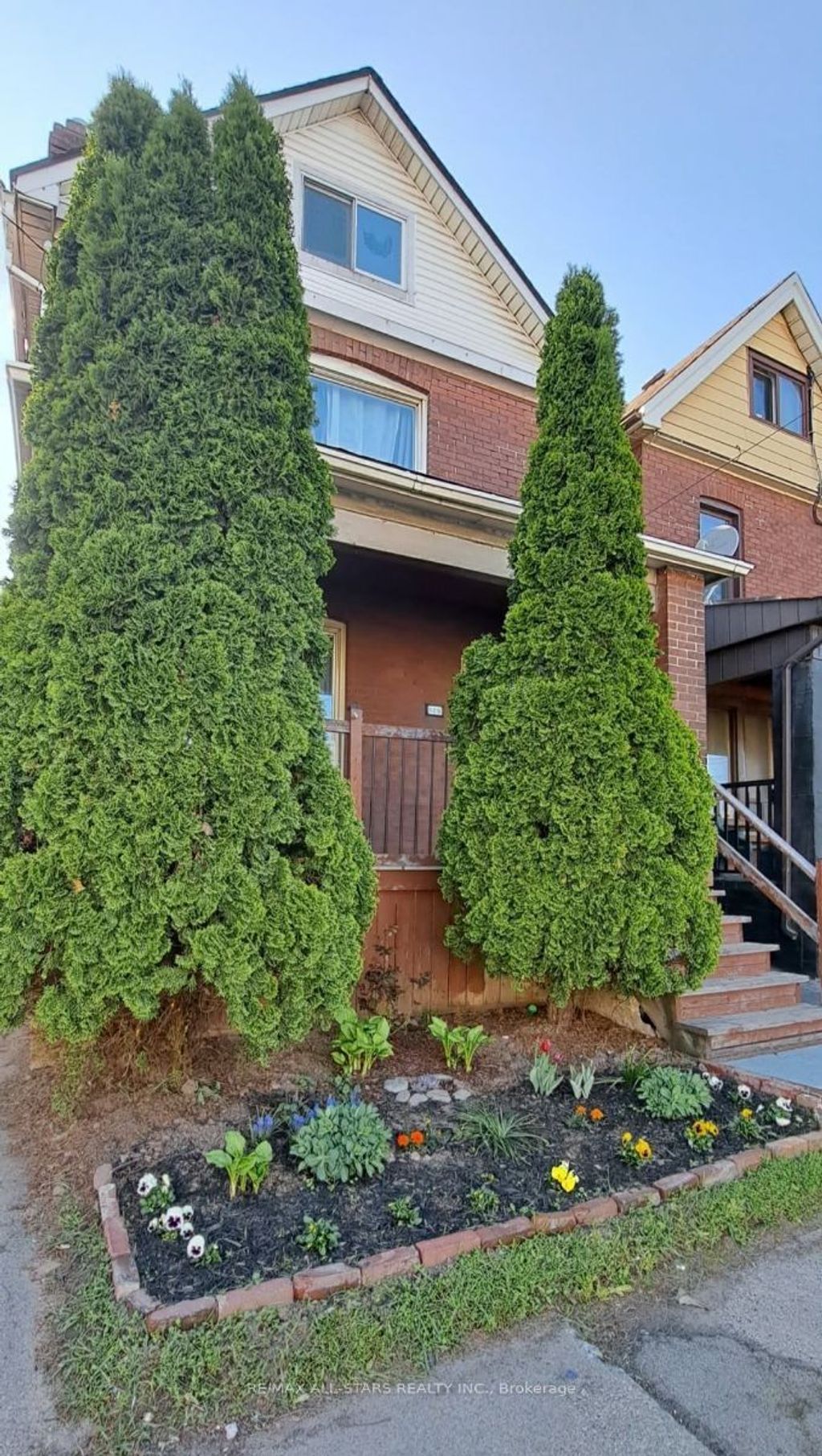 Photo of 529 Wentworth Street N, Hamilton, ON L8L 5X2 (MLS # X12695660)