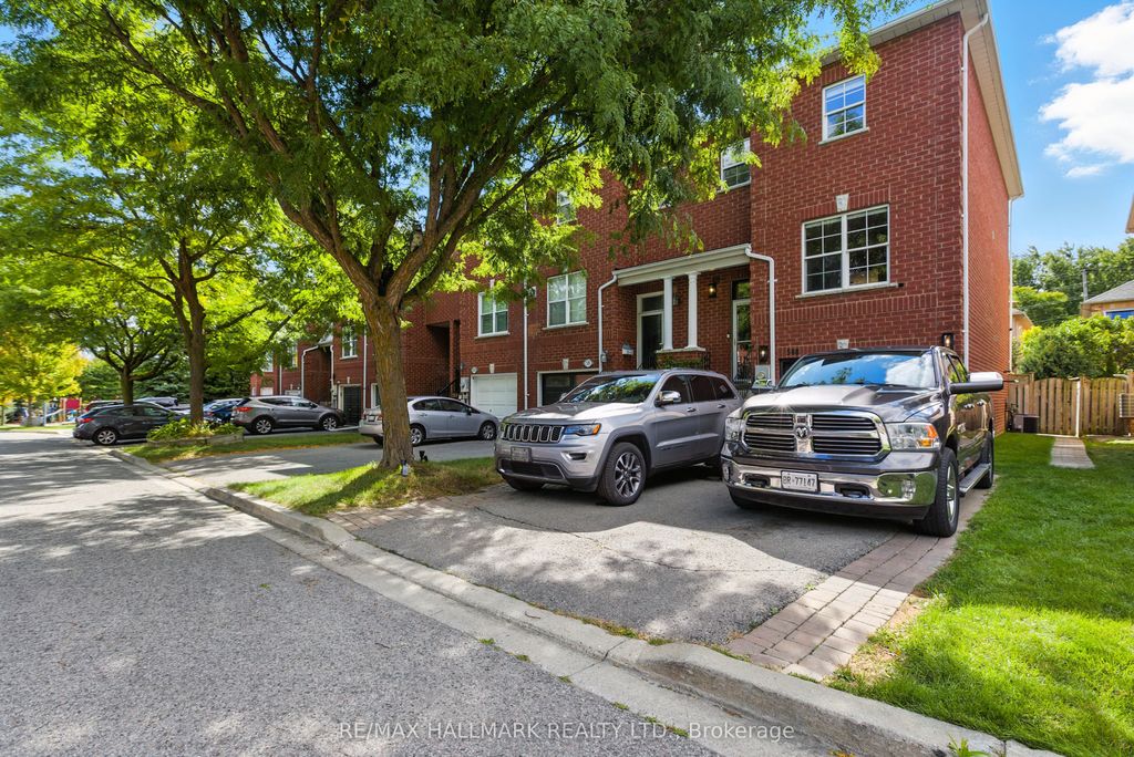 Photo of 568 Legresley Lane, Newmarket, ON L3Y 8R8 (MLS # N12736844)