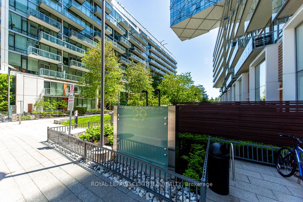 29 Queens Quay Street E 928