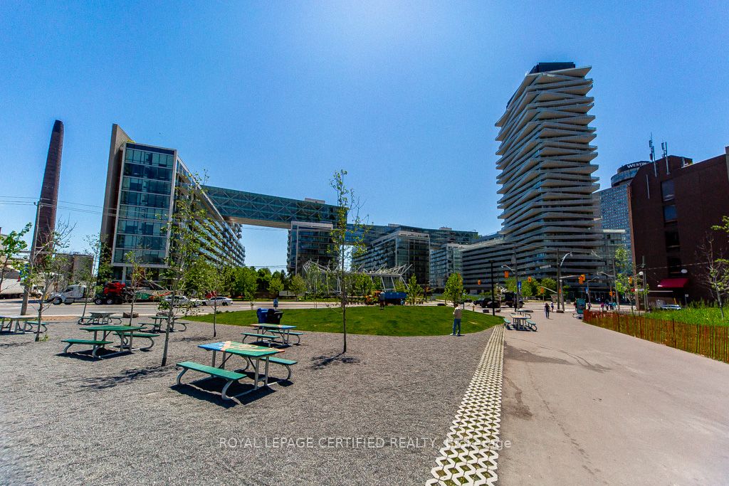29 Queens Quay Street E 928