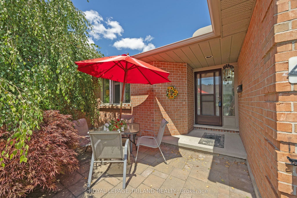 Photo of 2 Cadeau Terrace #40, London South, ON N6K 4G4 (MLS # X13632718)
