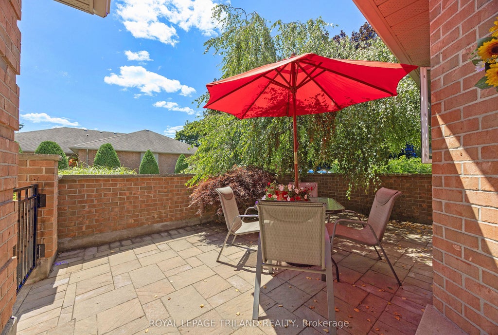 Photo of 2 Cadeau Terrace #40, London South, ON N6K 4G4 (MLS # X13632718)