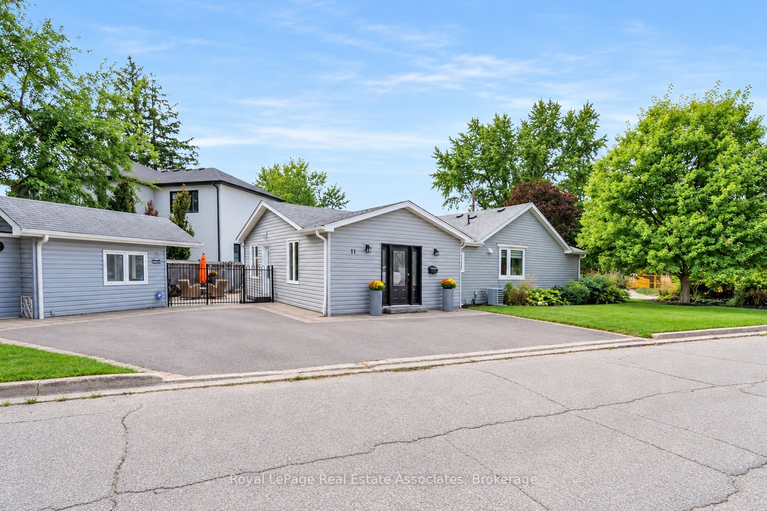 11 Churchill Crescent