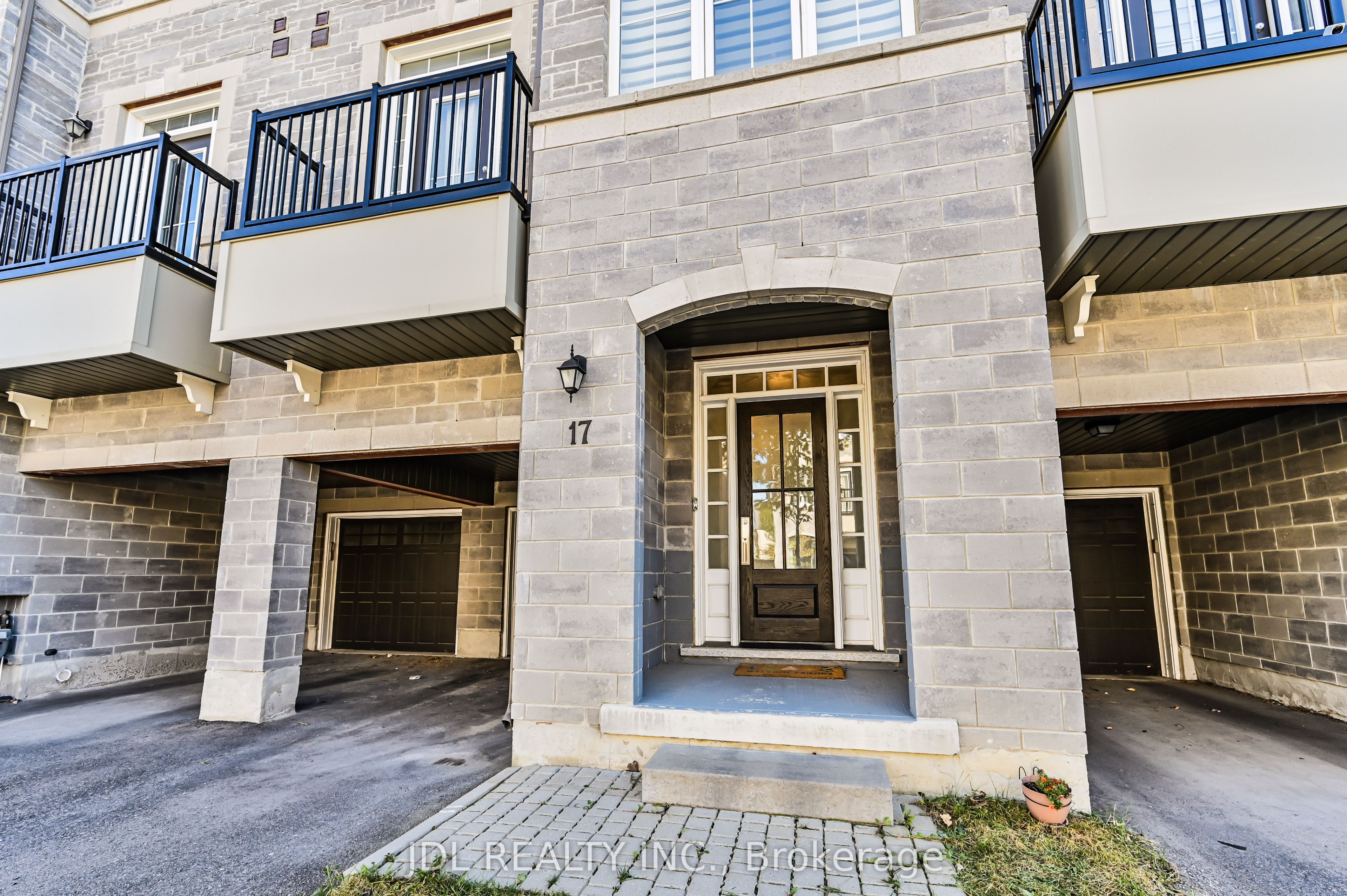17 Thomas Foster Street