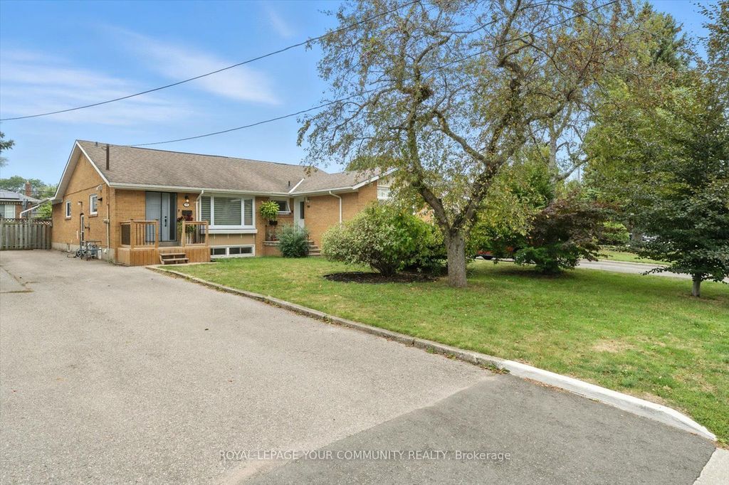 Photo of 33 Murellen Crescent, Toronto, ON M4A 2K6 (MLS # C12398077)