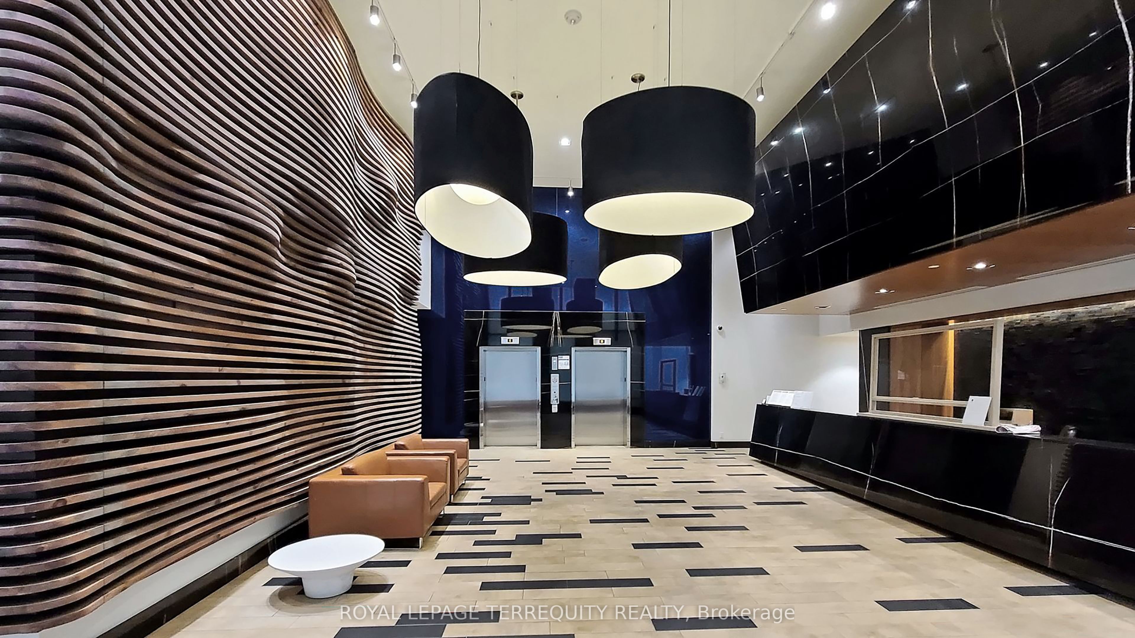 111 Bathurst Street 1313