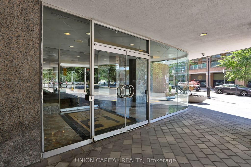 Photo of 1055 Bay Street #2209, Toronto, ON M5S 3A3 (MLS # C12396378)