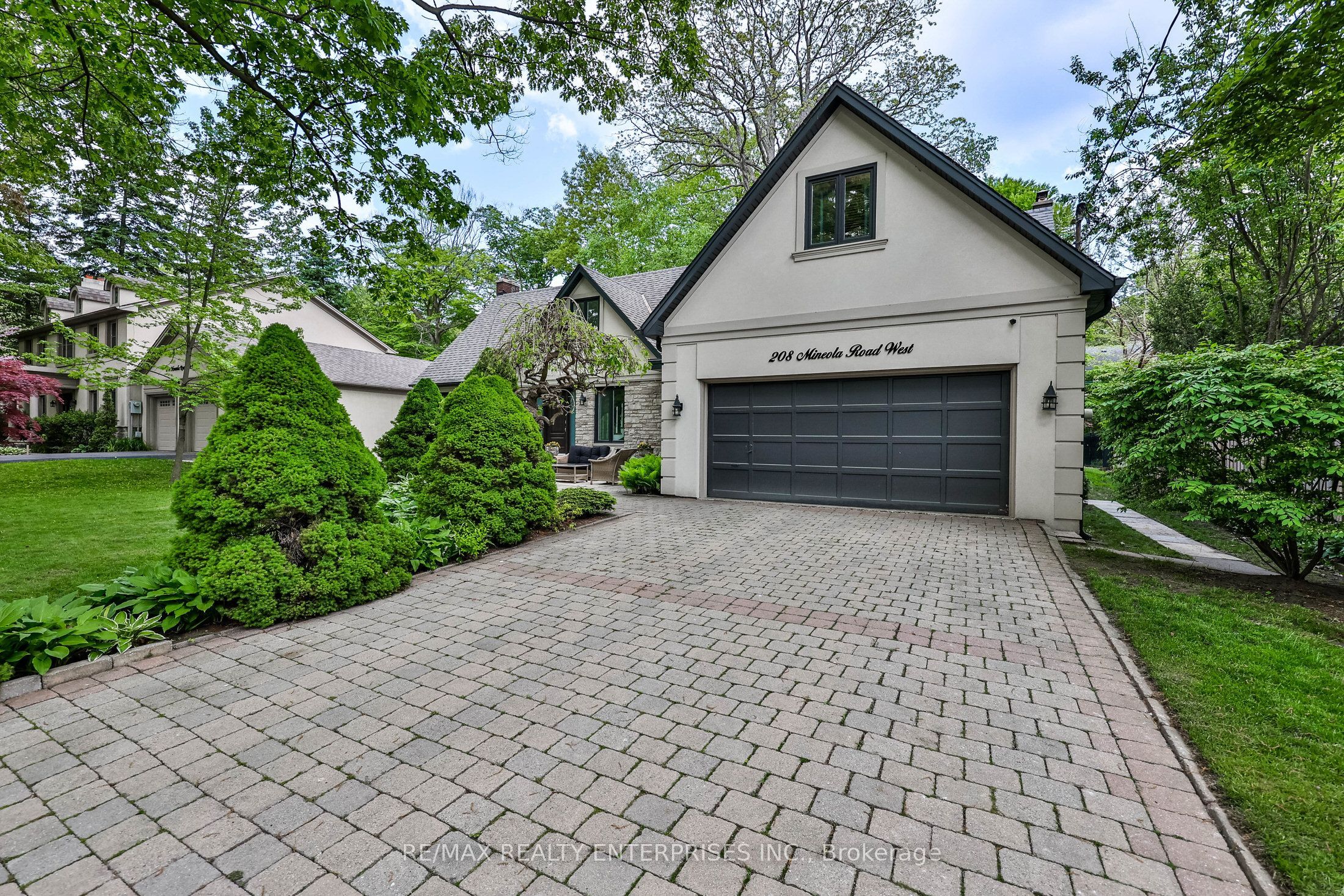 208 Mineola Road W