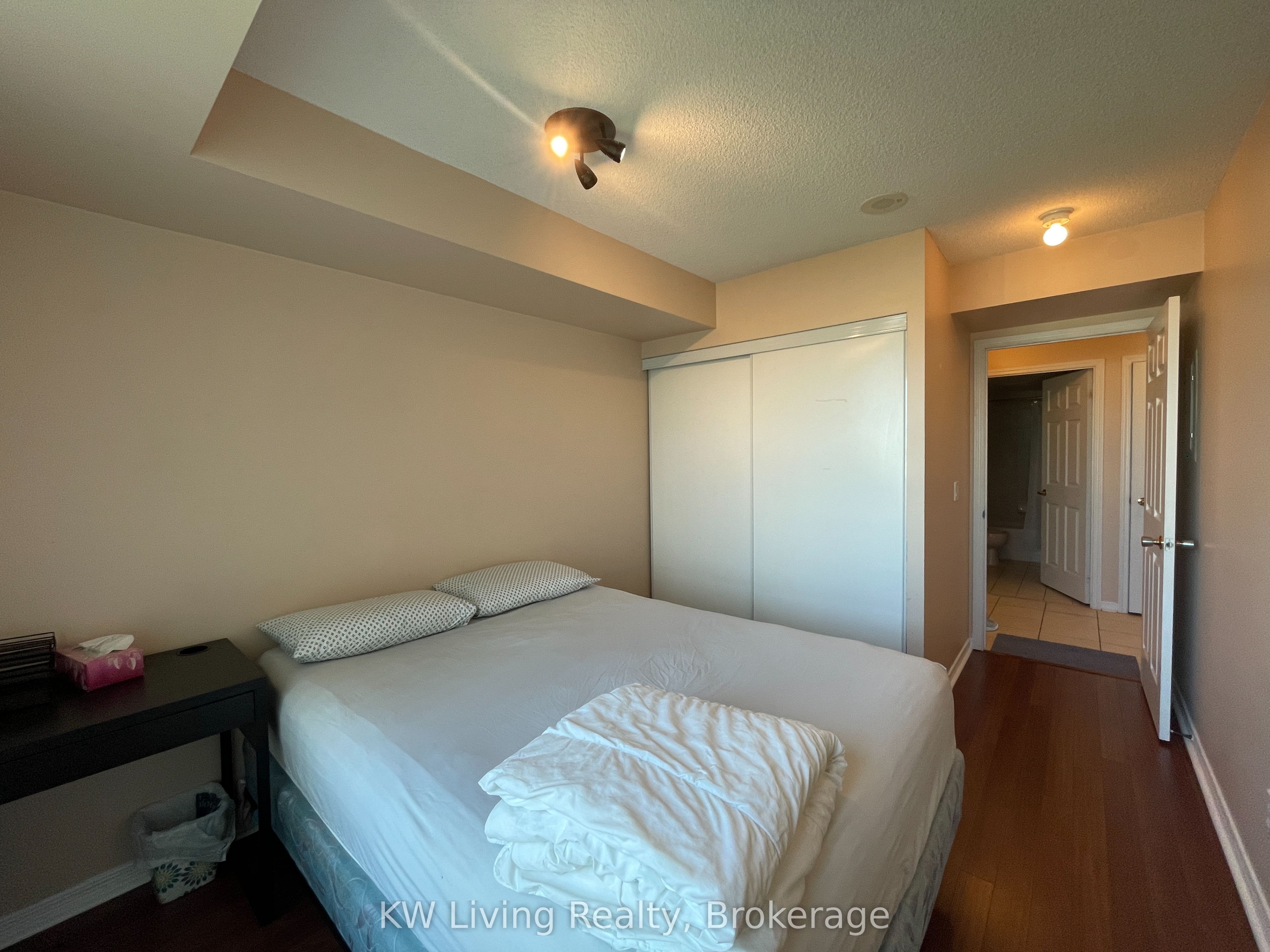 4889 Kimbermount Avenue 908 Room2
