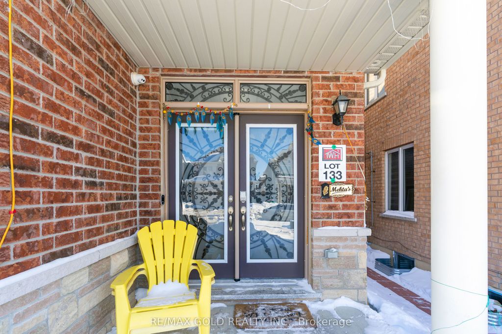Photo of 5 DALE MEADOWS Road, Brampton, ON L7A 4Z9 (MLS # W12744328)