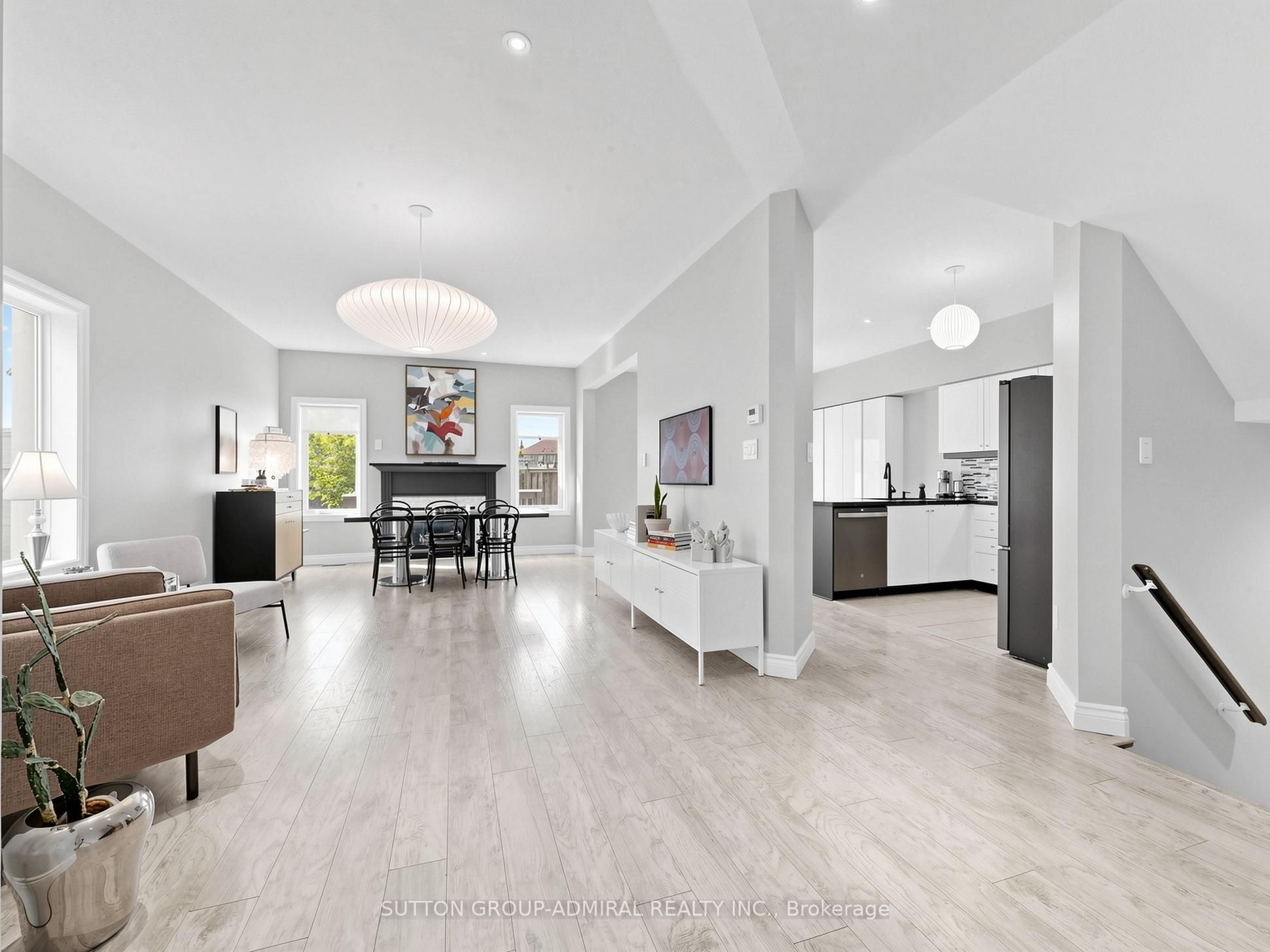 10 Silver Oaks Boulevard