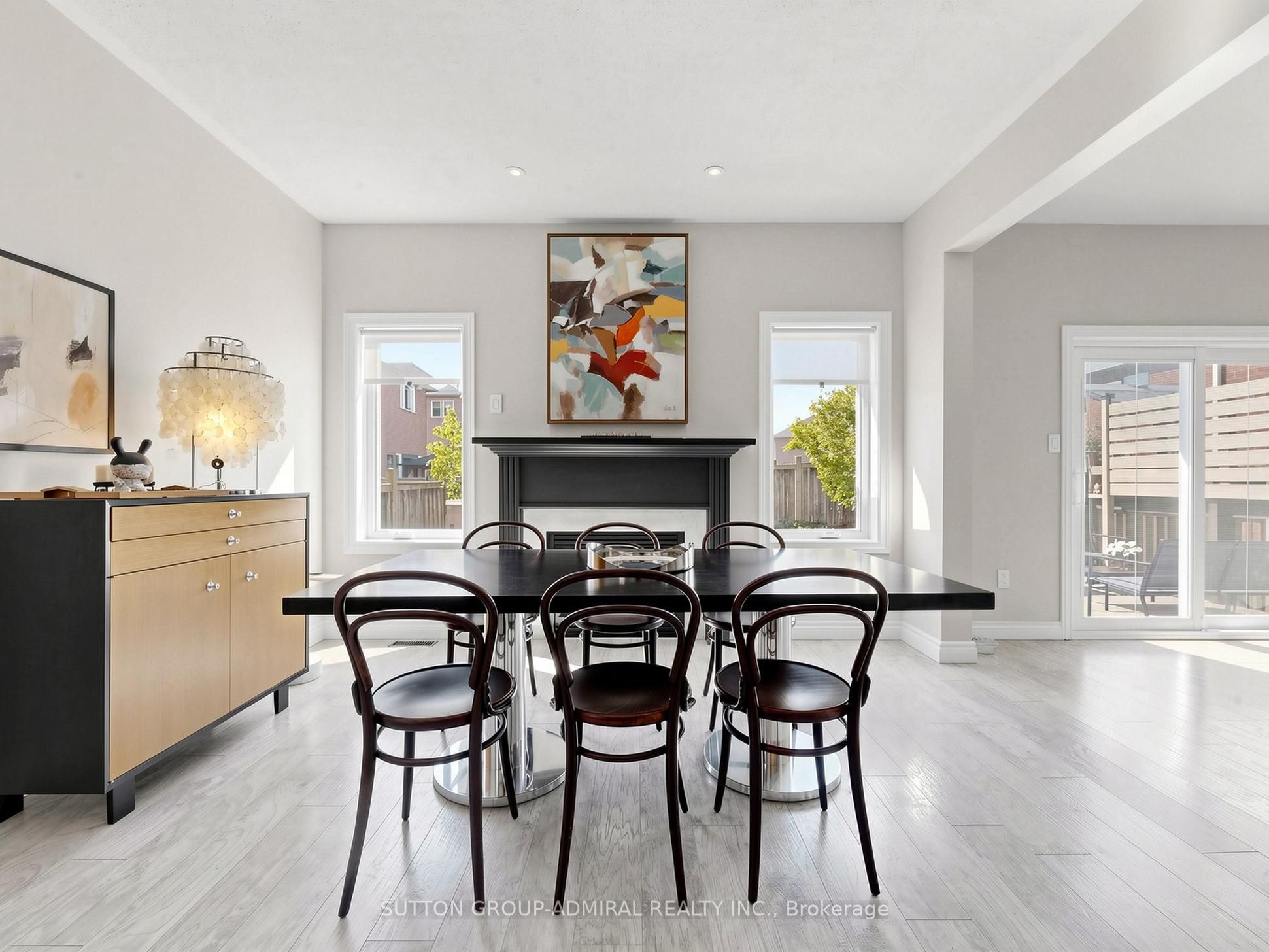 10 Silver Oaks Boulevard