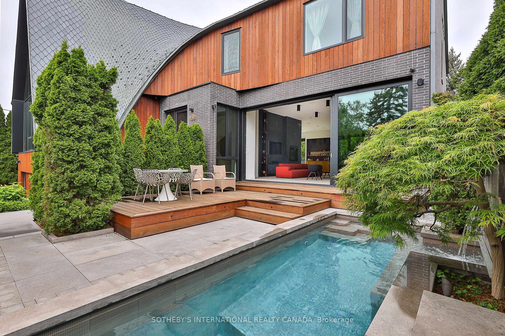 108 Stratford Crescent