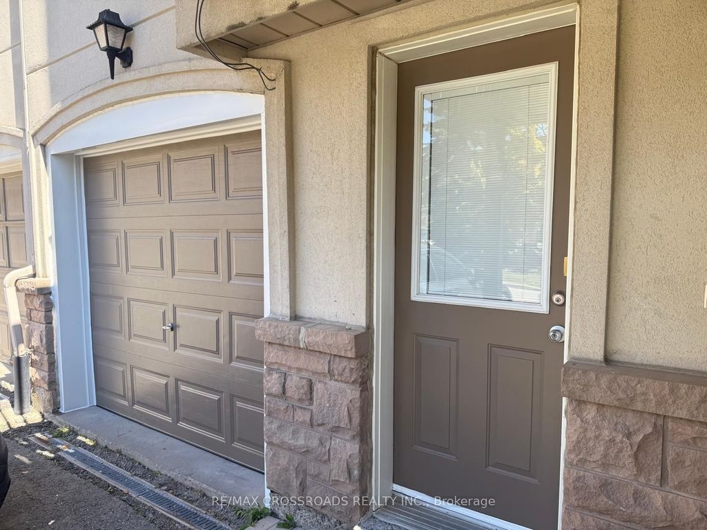 Photo of 10 Post Oak Drive #2, Richmond Hill, ON L4E 4H8 (MLS # N12651296)