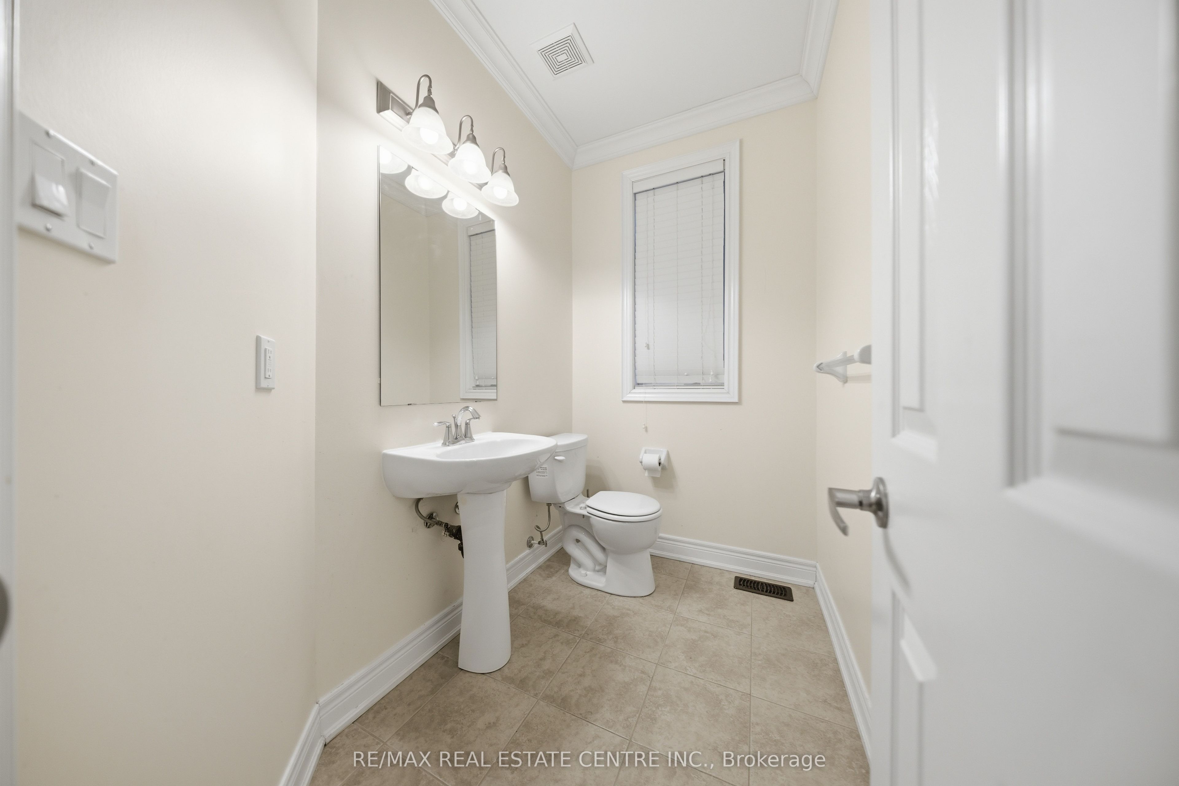 3290 Erin Centre Boulevard