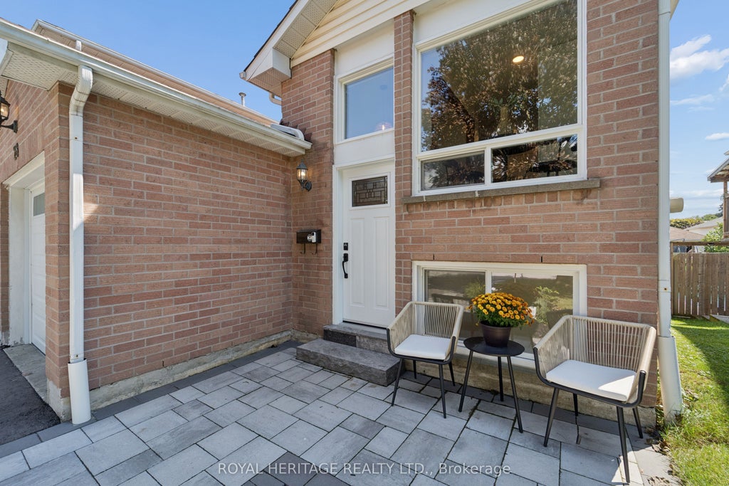Photo of 28 Glanville Crescent, Clarington, ON L1C 4L6 (MLS # E13722928)