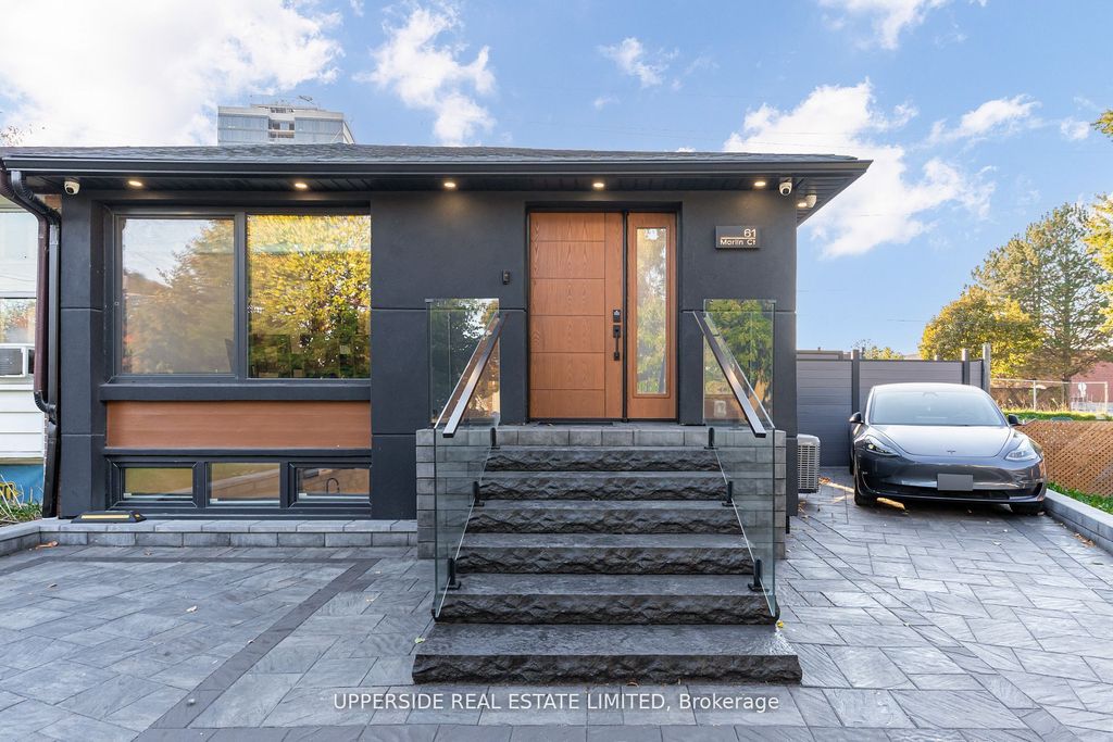 Photo of 61 Marlin Court, Newmarket, ON L3Y 2W7 (MLS # N12913866)