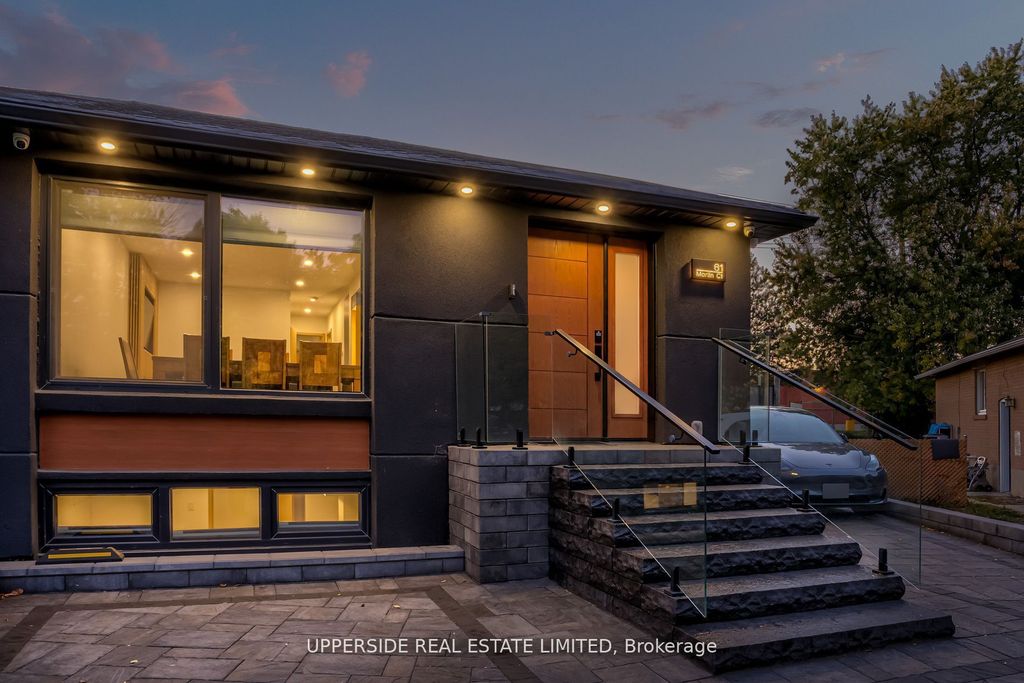 Photo of 61 Marlin Court, Newmarket, ON L3Y 2W7 (MLS # N12913866)