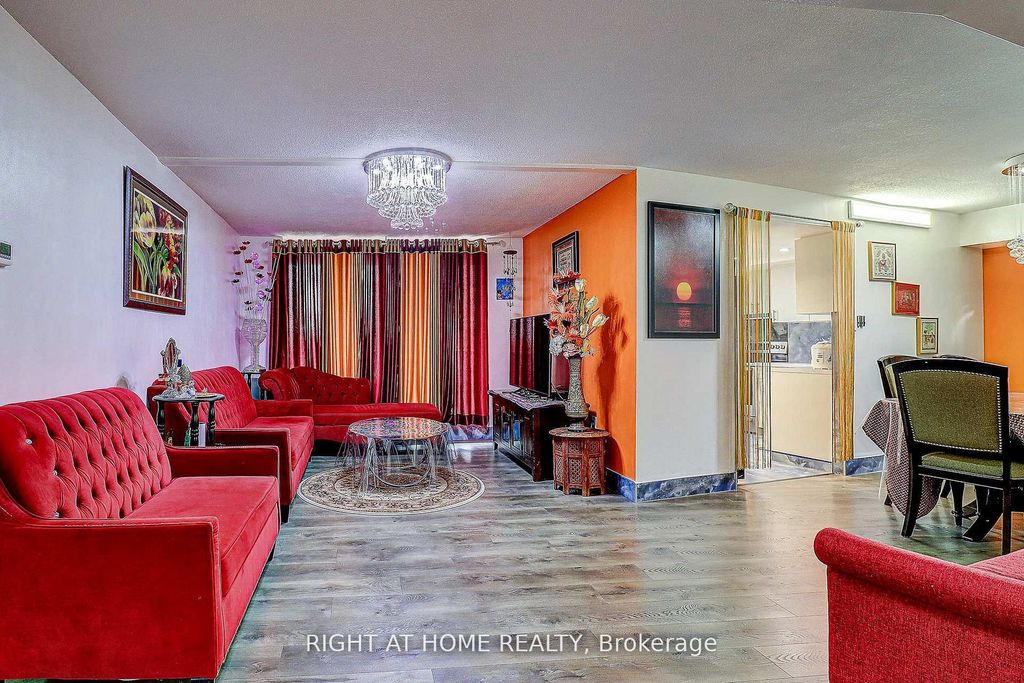 Photo of 757 Victoria Park Avenue #605, Toronto, ON M4C 5N8 (MLS # E13216788)