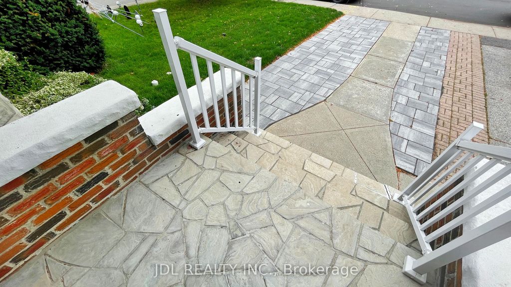 Photo of 280 Fairlawn Avenue, Toronto, ON M5M 1T1 (MLS # C12467307)