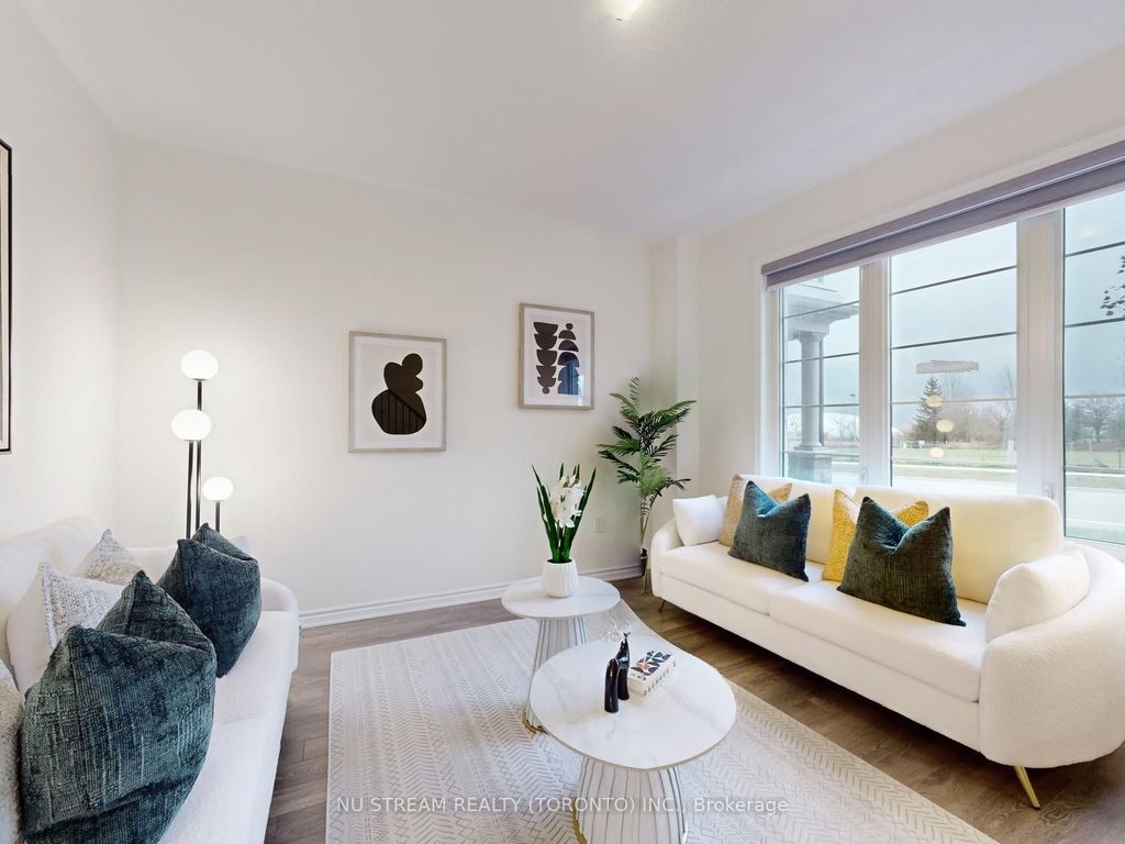 Photo of 38 WILLIAM F.BELL Parkway, Richmond Hill, ON L4S 0K1 (MLS # N12596474)