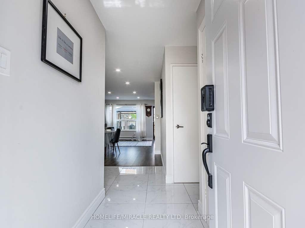Photo of 180 Mississauga Valley Boulevard #124, Mississauga, ON L5A 3M2 (MLS # W13623404)