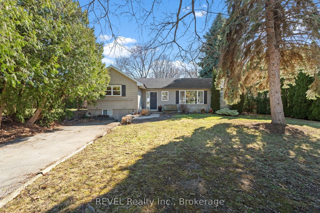 Photo of 639 Penner Street, Niagara-on-the-Lake, ON L0S 1T0 (MLS # X13469296)