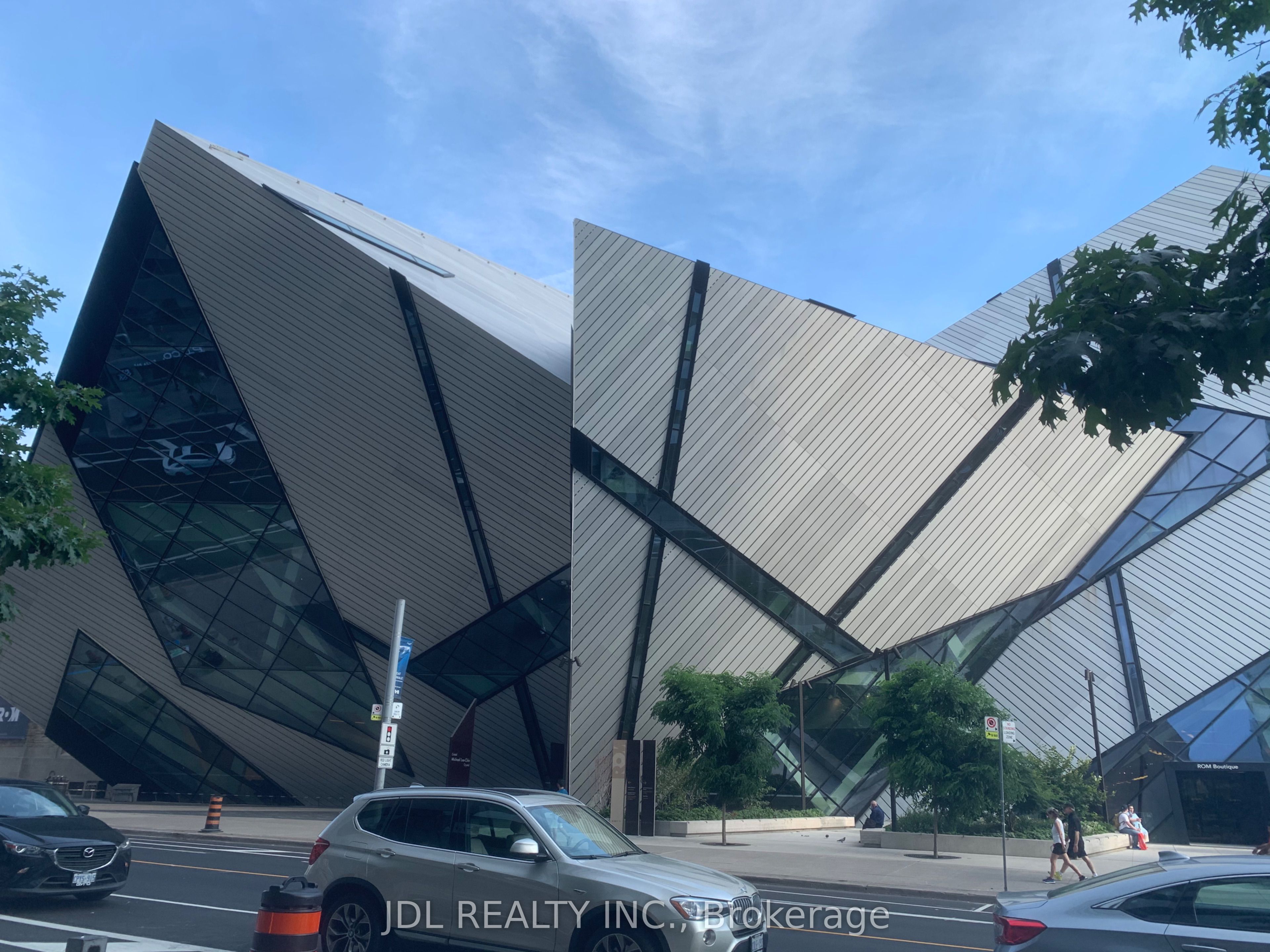 200 Bloor Street W 2204