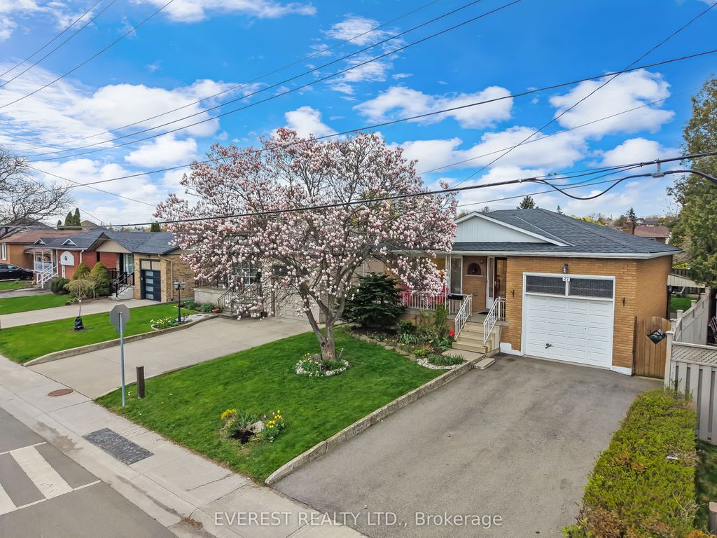Photo of 27 Lavina Crescent, Hamilton, ON L9C 5S7 (MLS # X13074862)