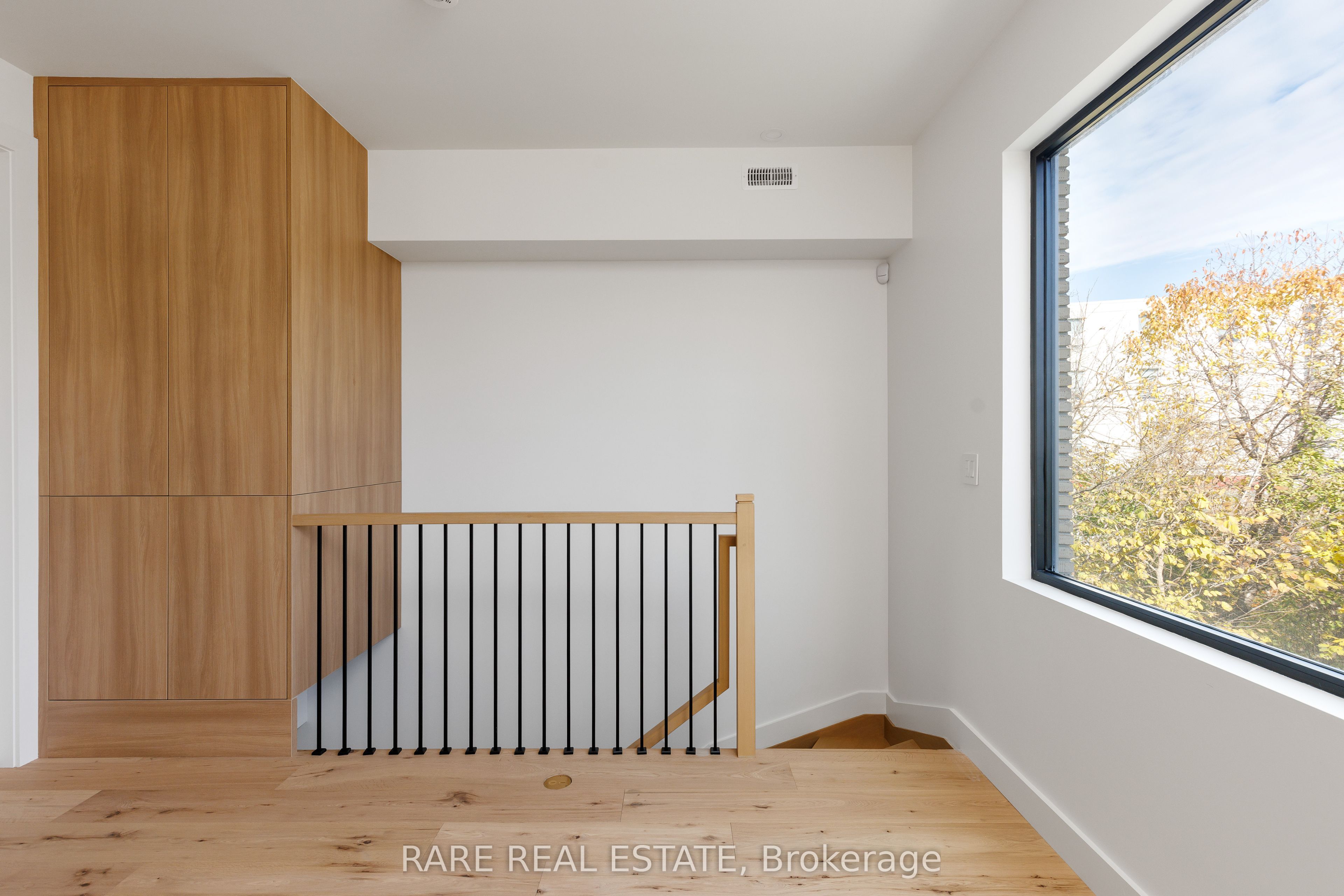 451 Montrose Avenue laneway