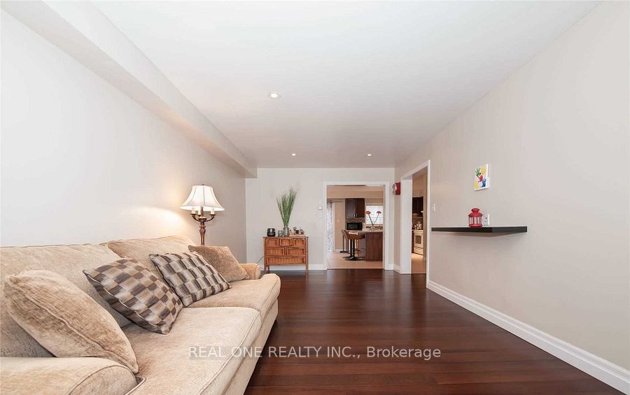 2307 Saddlecreek Crescent