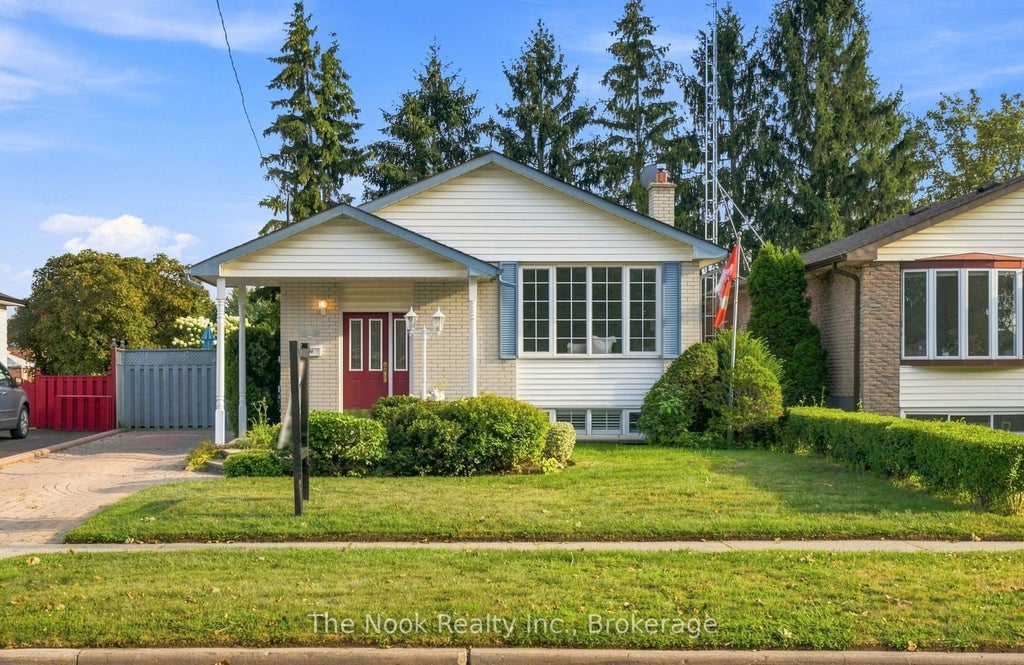 Photo of 274 Labrador Drive, Oshawa, ON L1H 7E8 (MLS # E13767648)