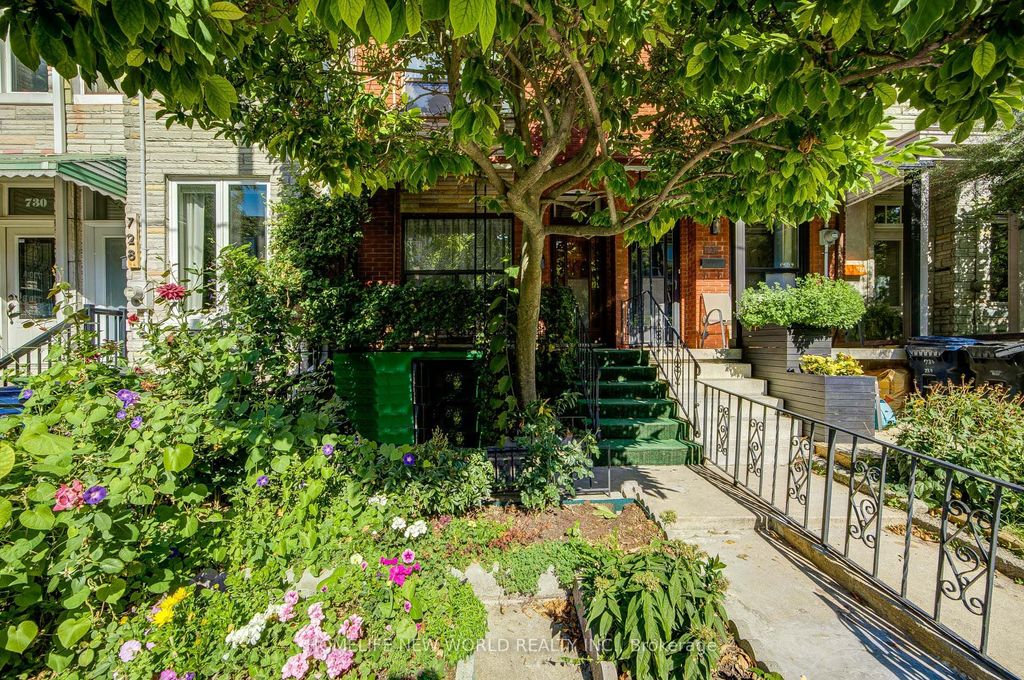 Photo of 726 Adelaide Street W, Toronto, ON M6J 1B1 (MLS # C12443354)