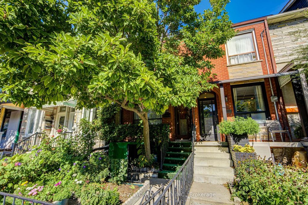 Photo of 726 Adelaide Street W, Toronto, ON M6J 1B1 (MLS # C12443354)
