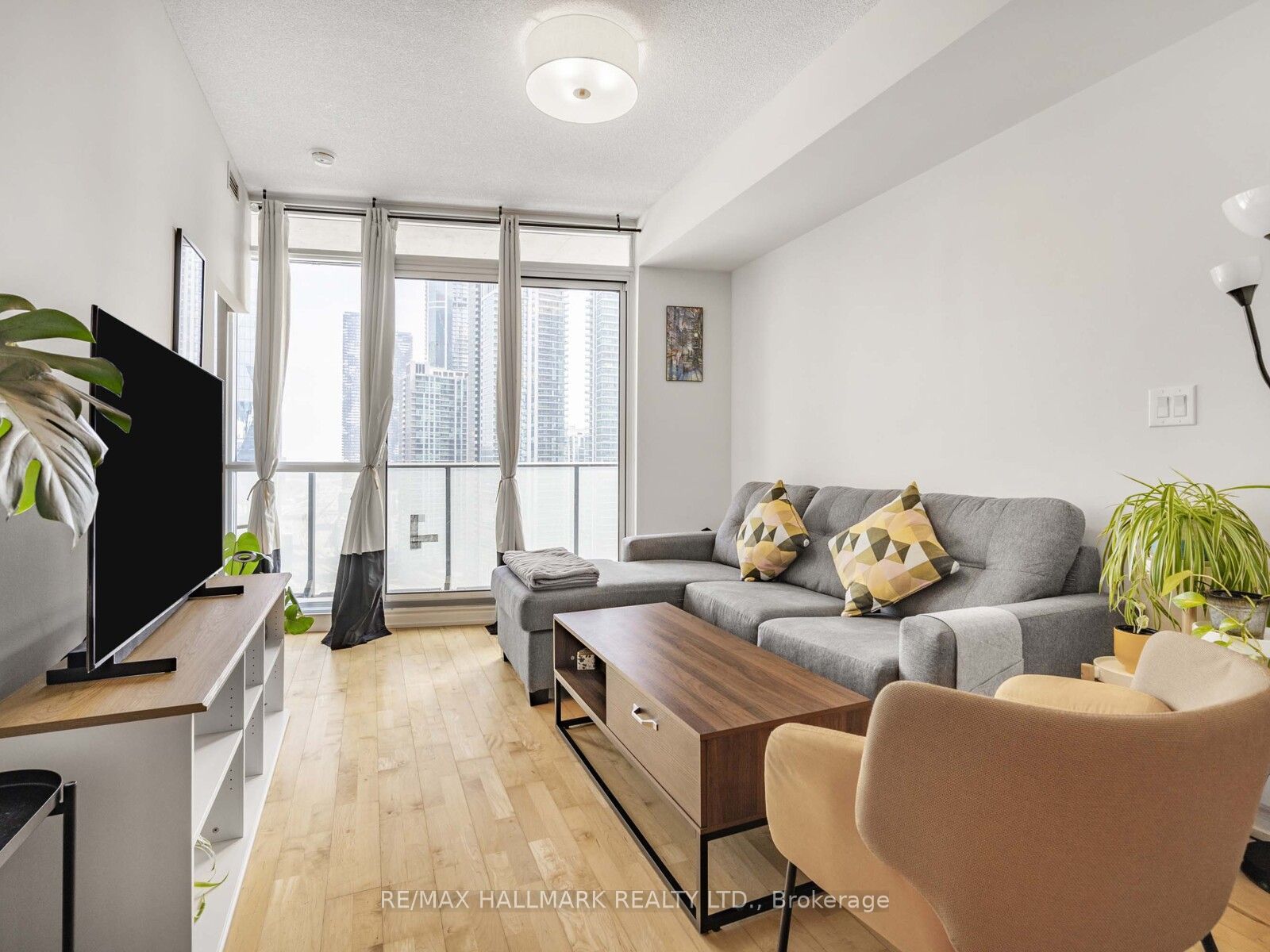 65 Bremner Boulevard 2109