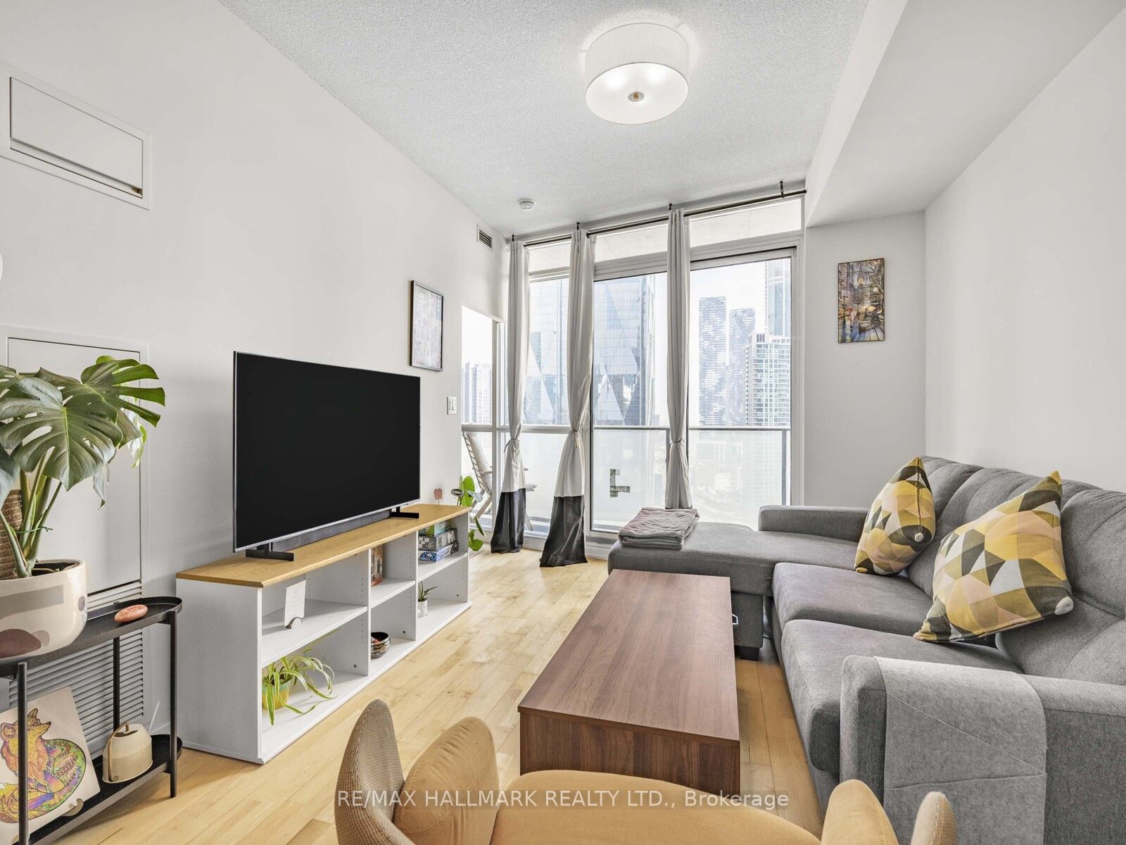 65 Bremner Boulevard 2109