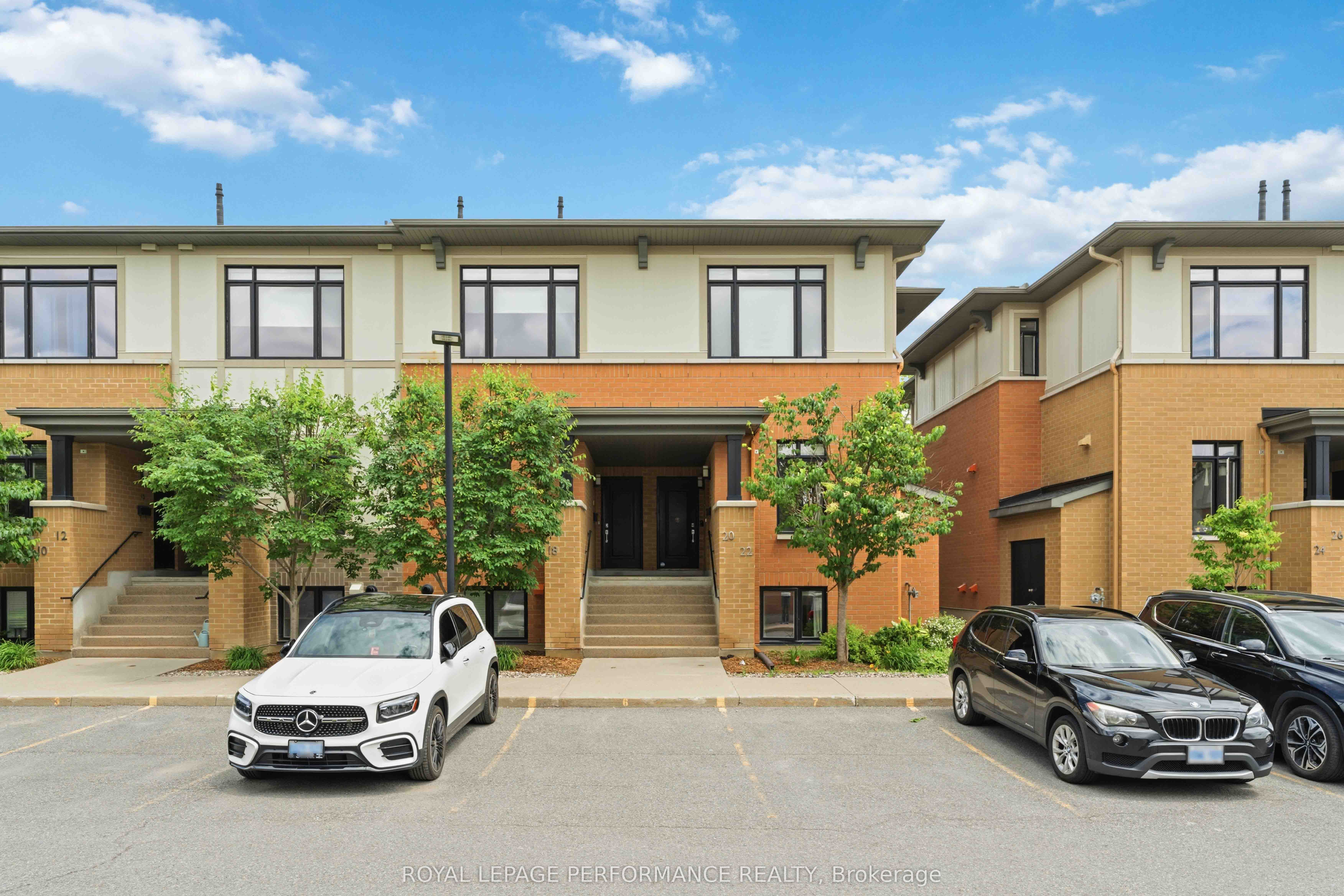 Photo 1 of 38 — 22 Bergeron Private 35, Orleans - Convent Glen and Area, ON K1C 0C2