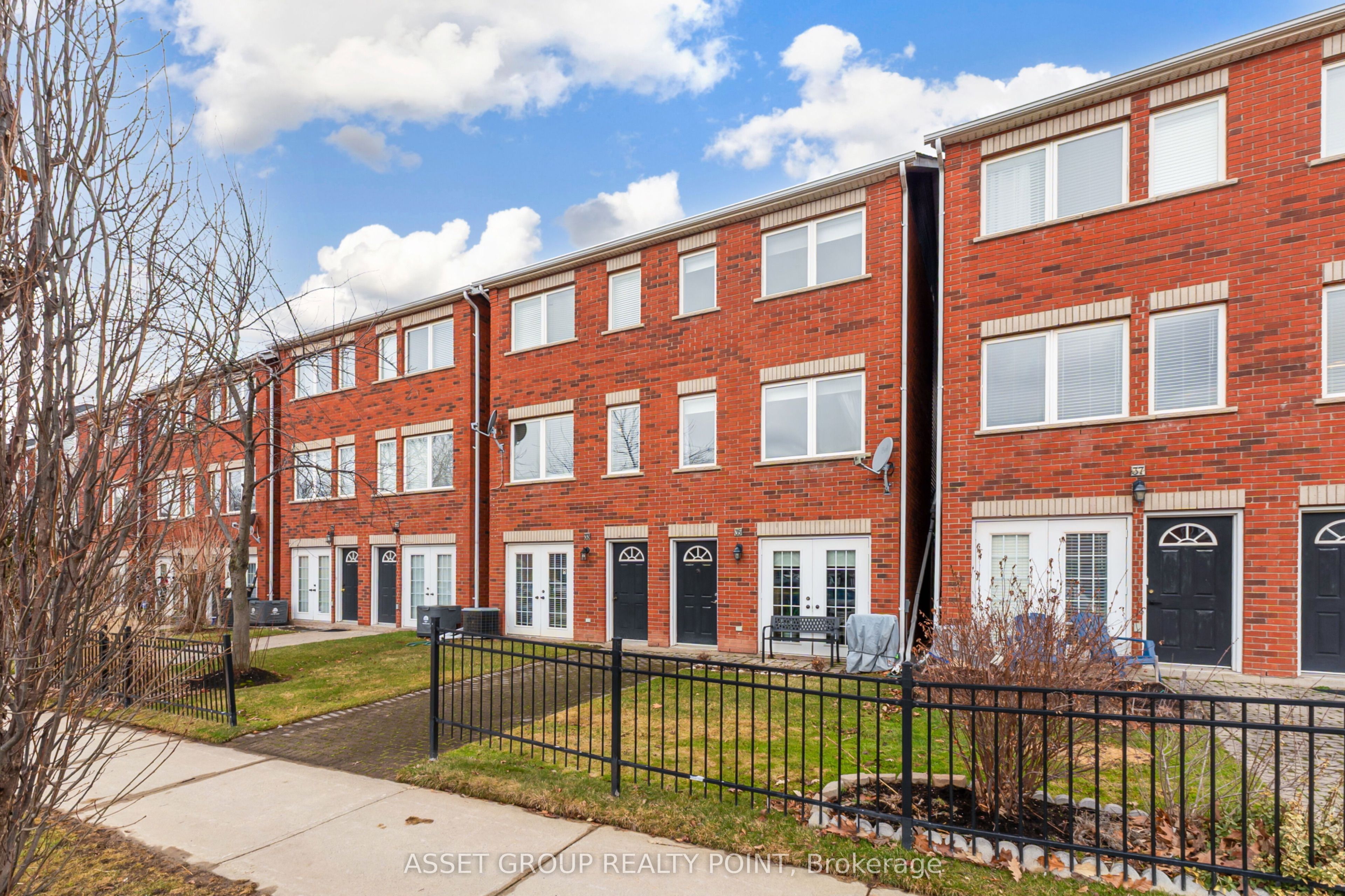 1751 Lampman Avenue 33