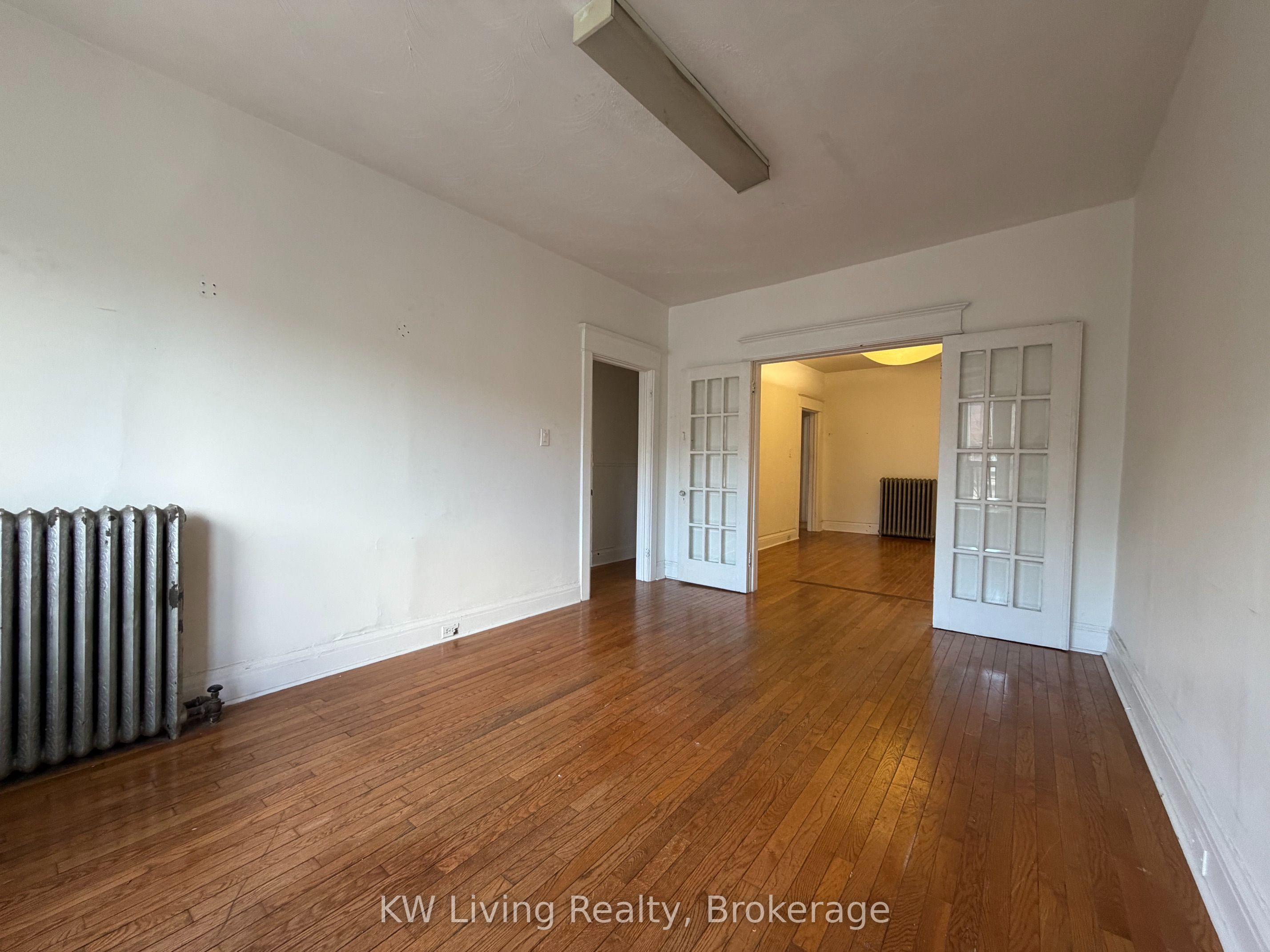543 College Street 2/F
