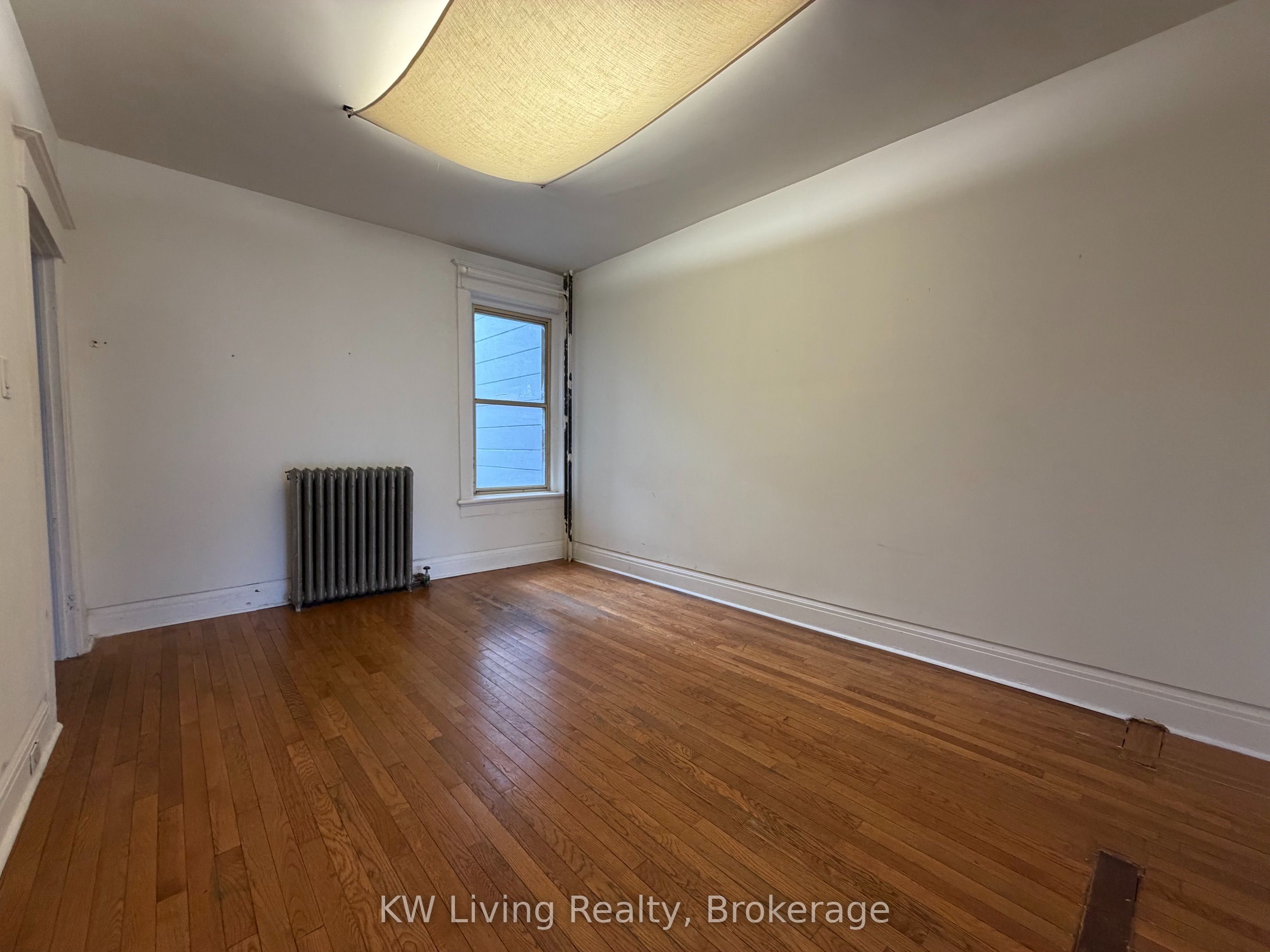 543 College Street 2/F