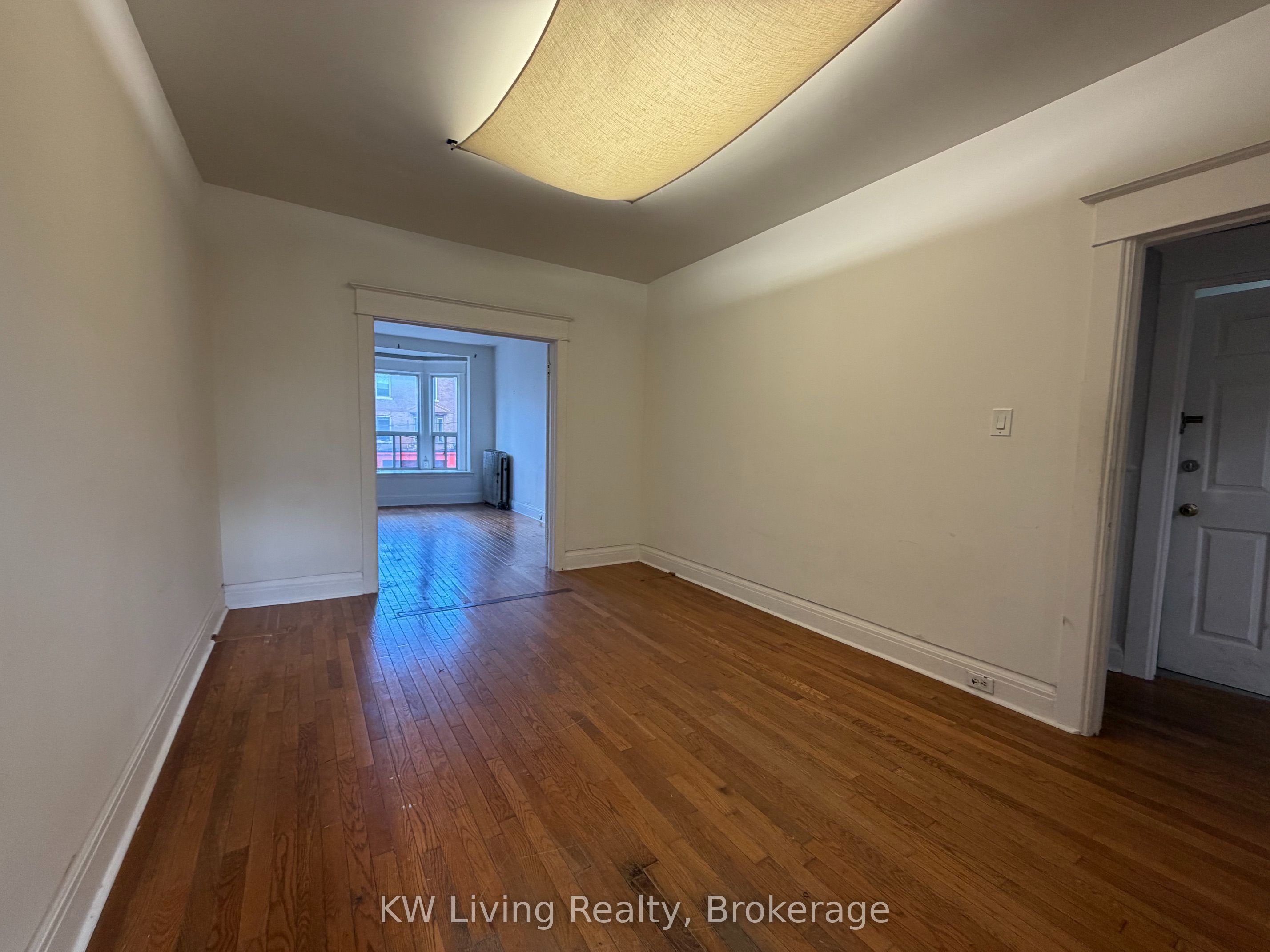 543 College Street 2/F