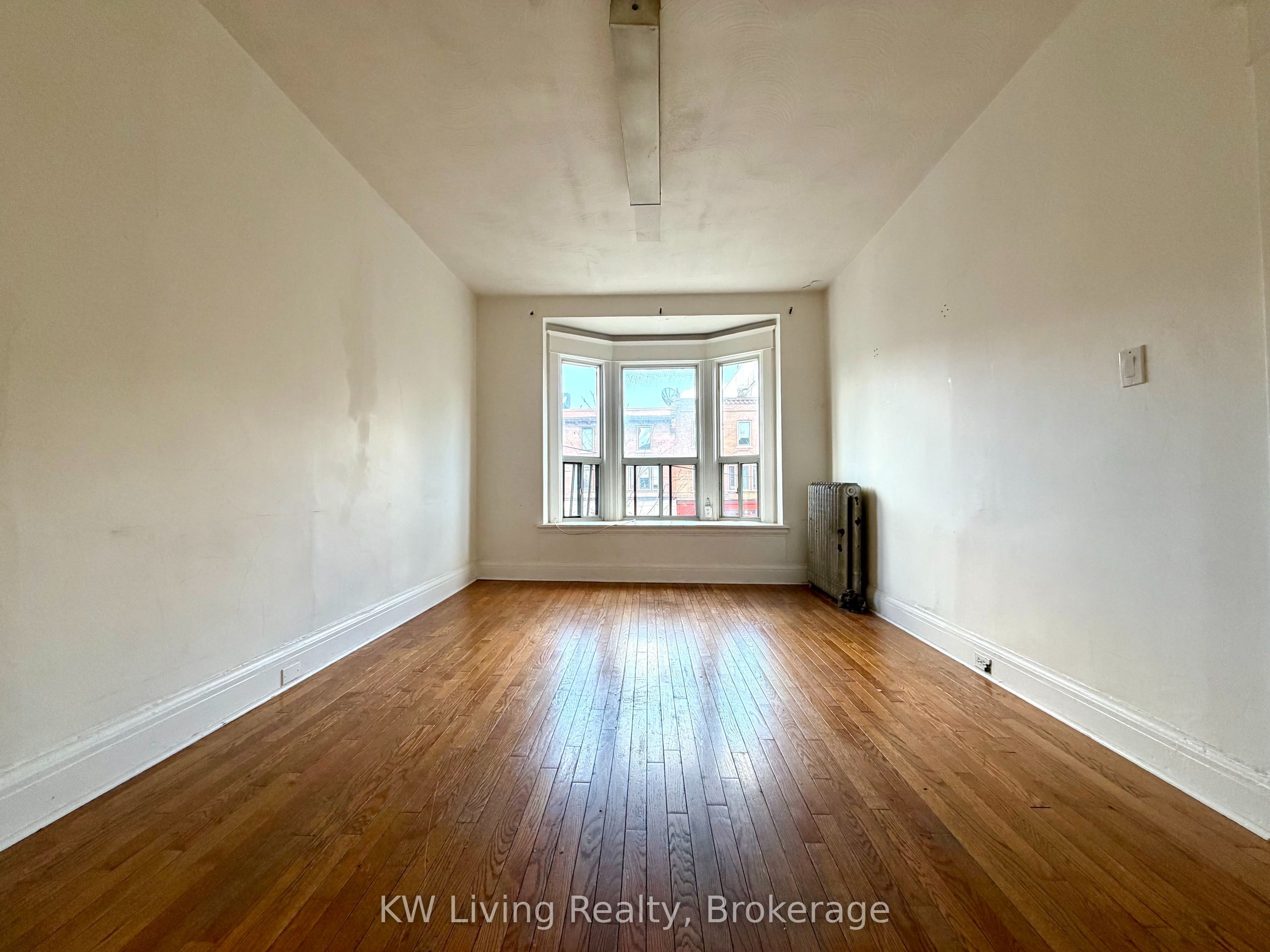 543 College Street 2/F