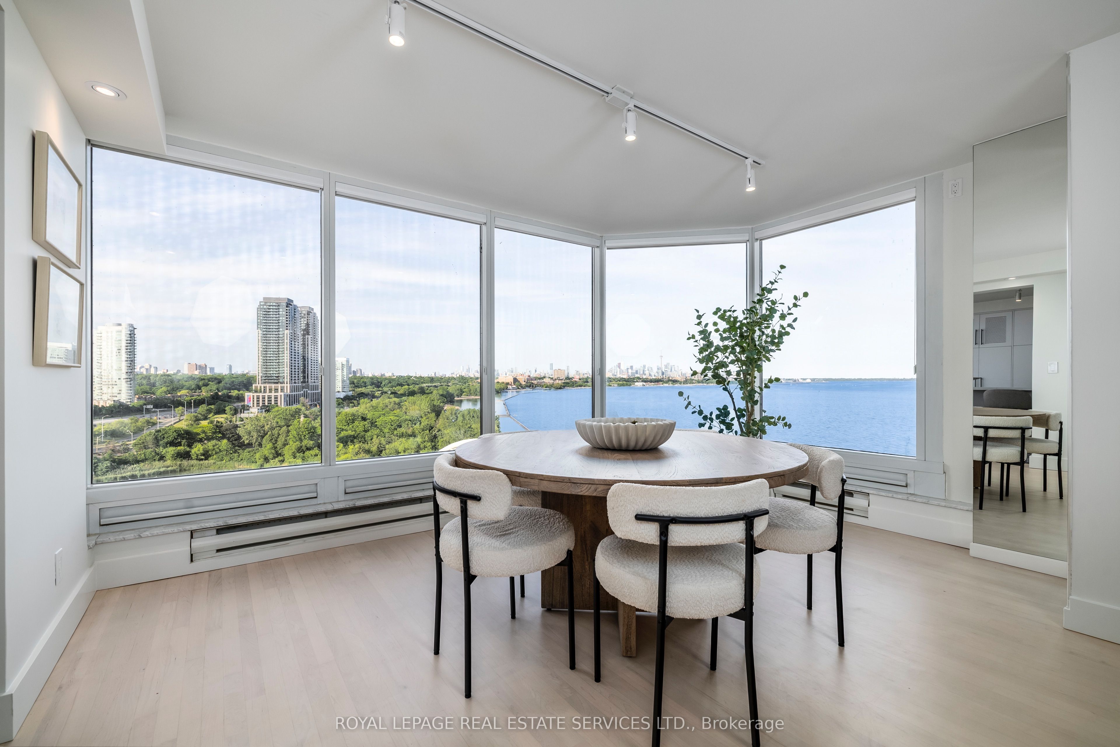 1 Palace Pier Court 1203
