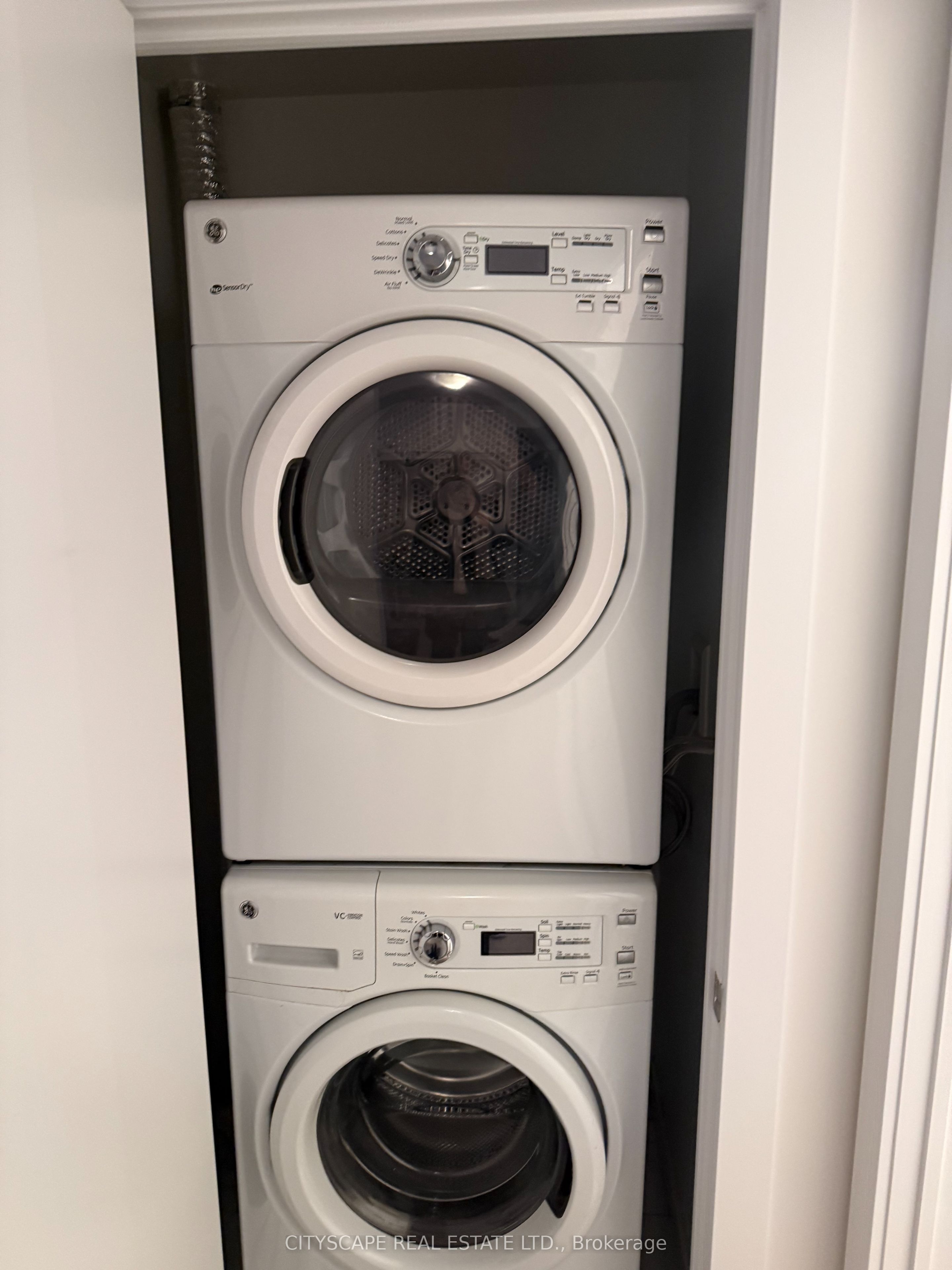 20 Bruyeres Mews 907