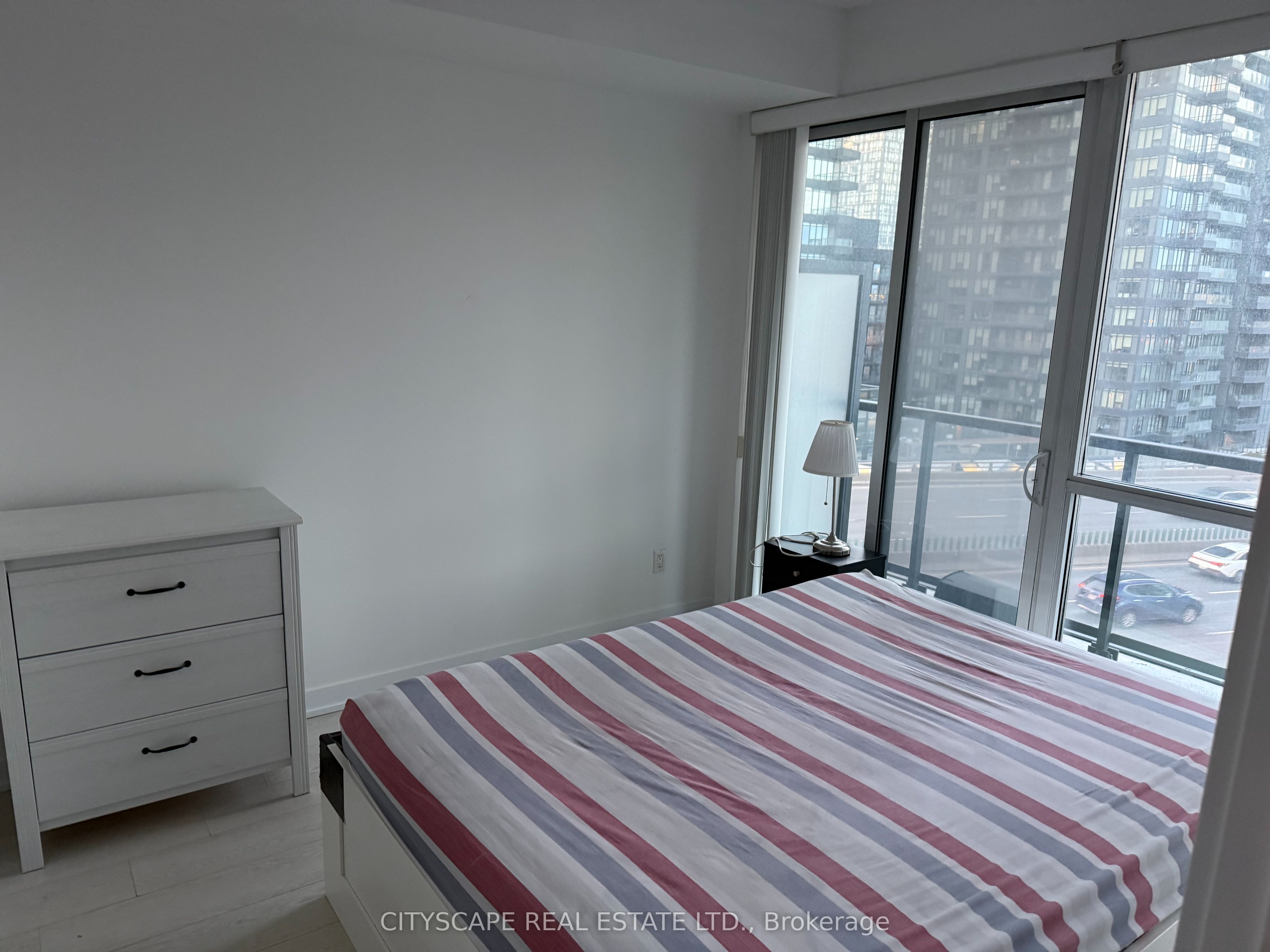 20 Bruyeres Mews 907