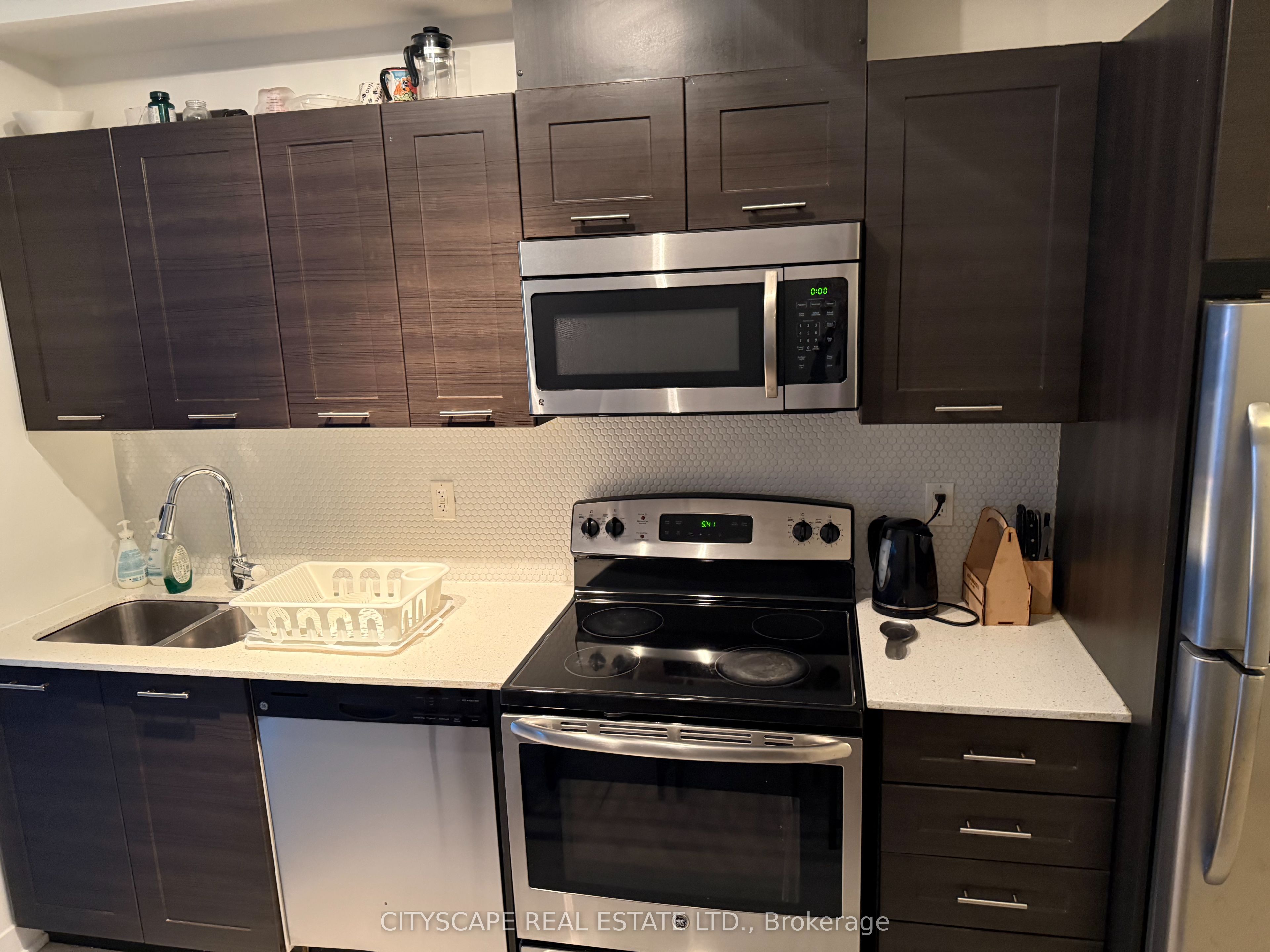 20 Bruyeres Mews 907